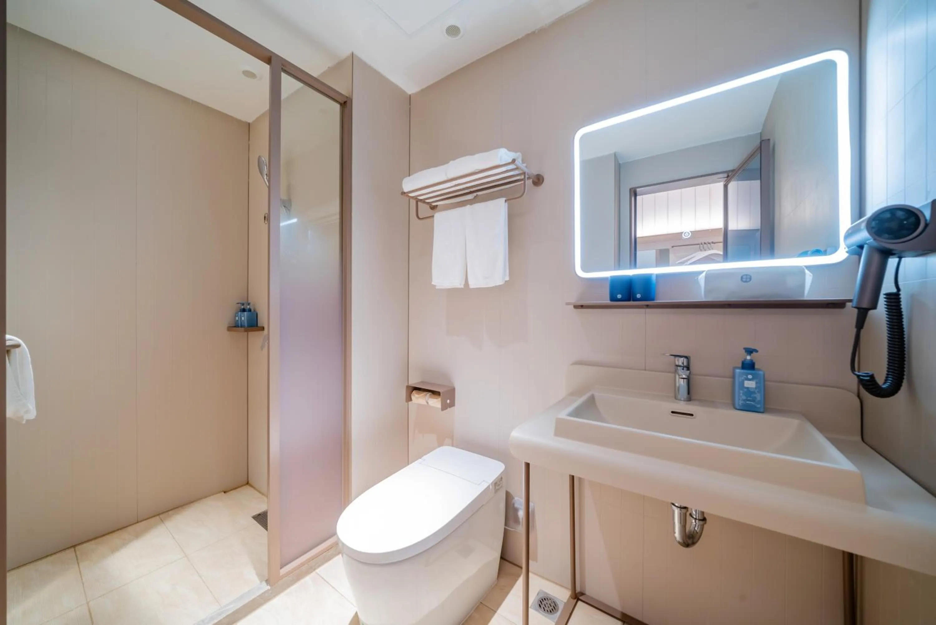 Toilet in Hanting Hotel Guangzhou Nangang Subway Station