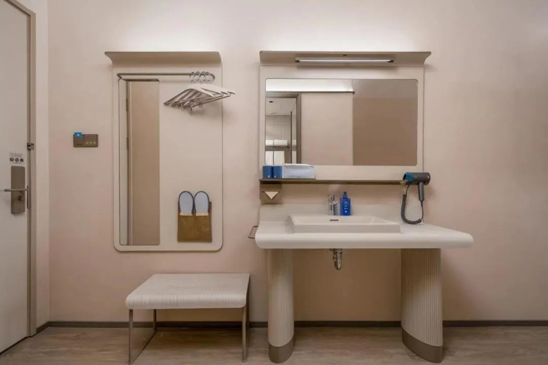 Bathroom in Hanting Hotel Shenzhen Shiyan Bus Station