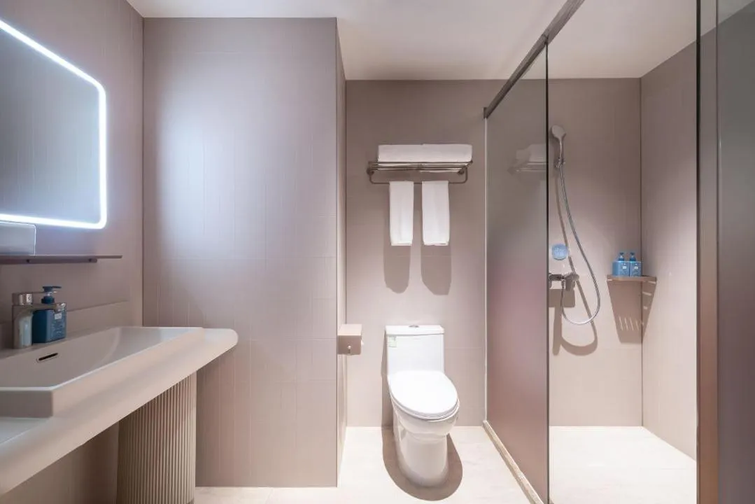 Shower in Hanting Hotel Shenzhen Shiyan Bus Station