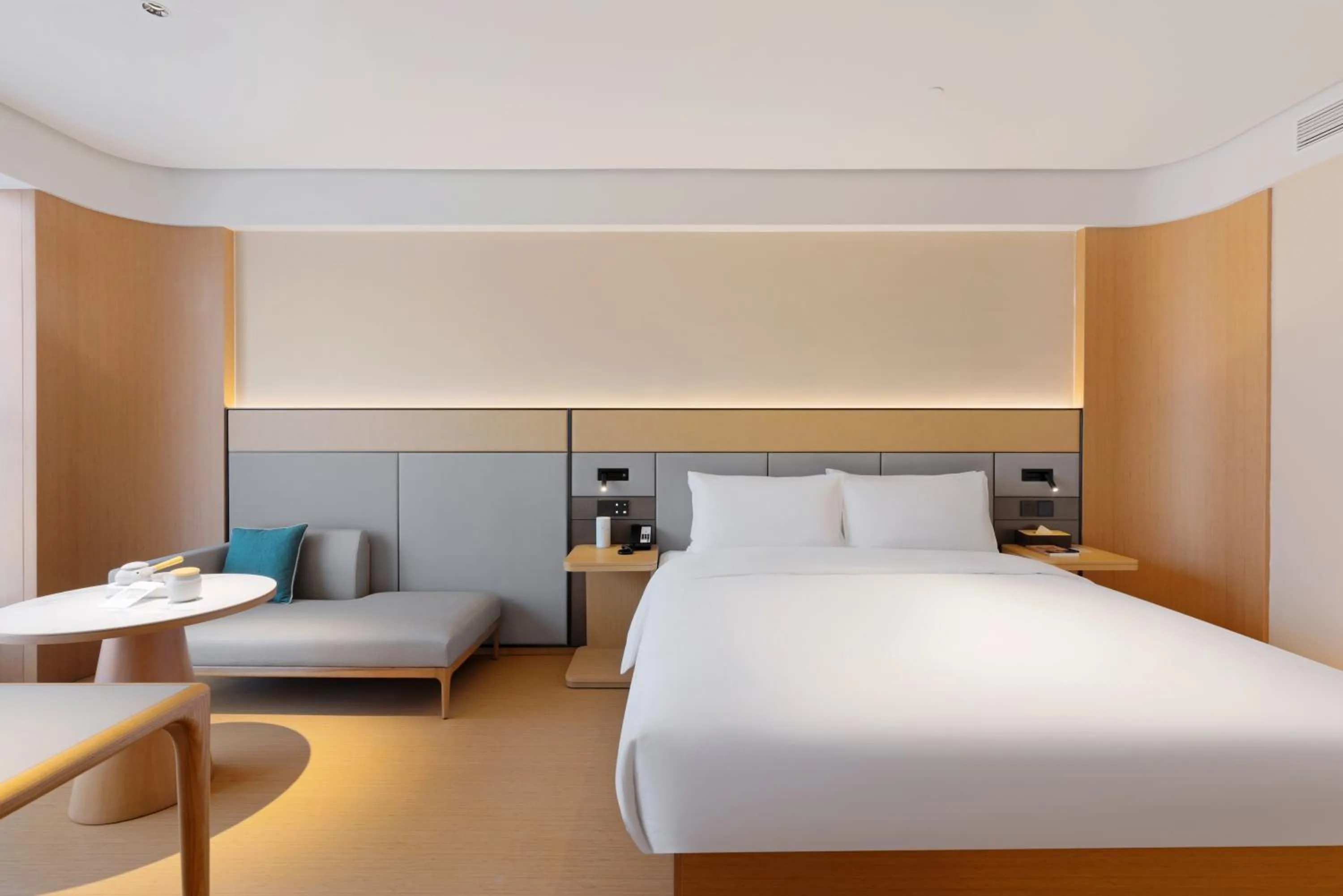 Bed in JI Hotel Chongqing Yuanjiagang Subway Station