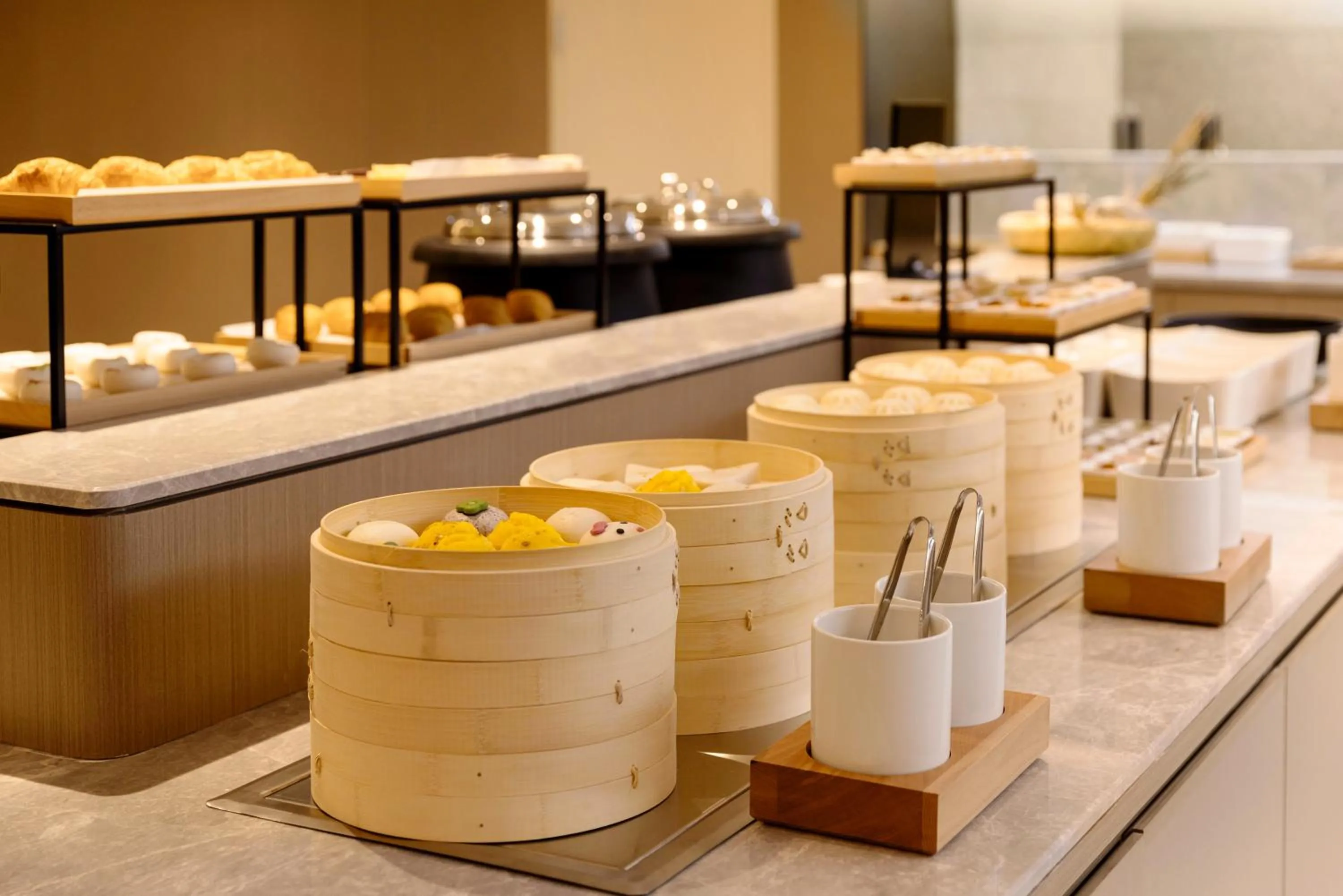 Restaurant/places to eat in JI Hotel Chongqing Yuanjiagang Subway Station