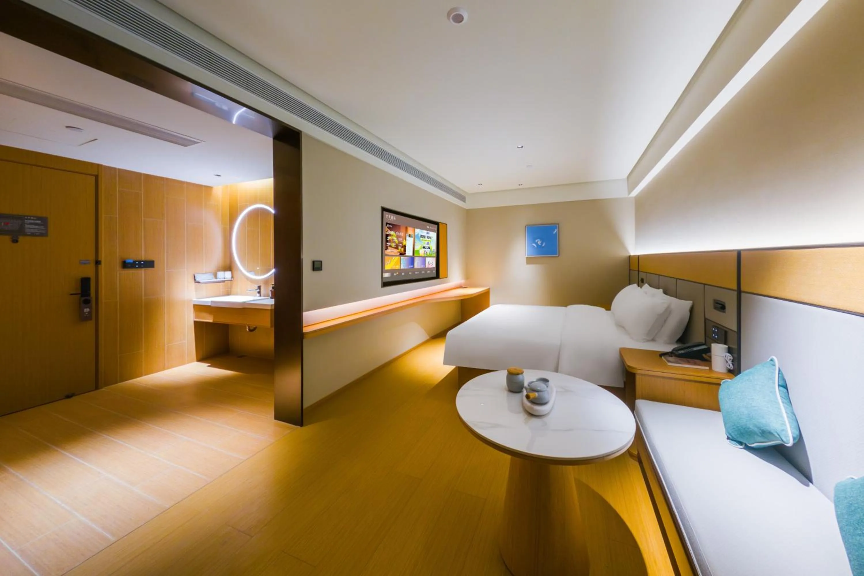 Bed in JI Hotel Chongqing Yuanjiagang Subway Station