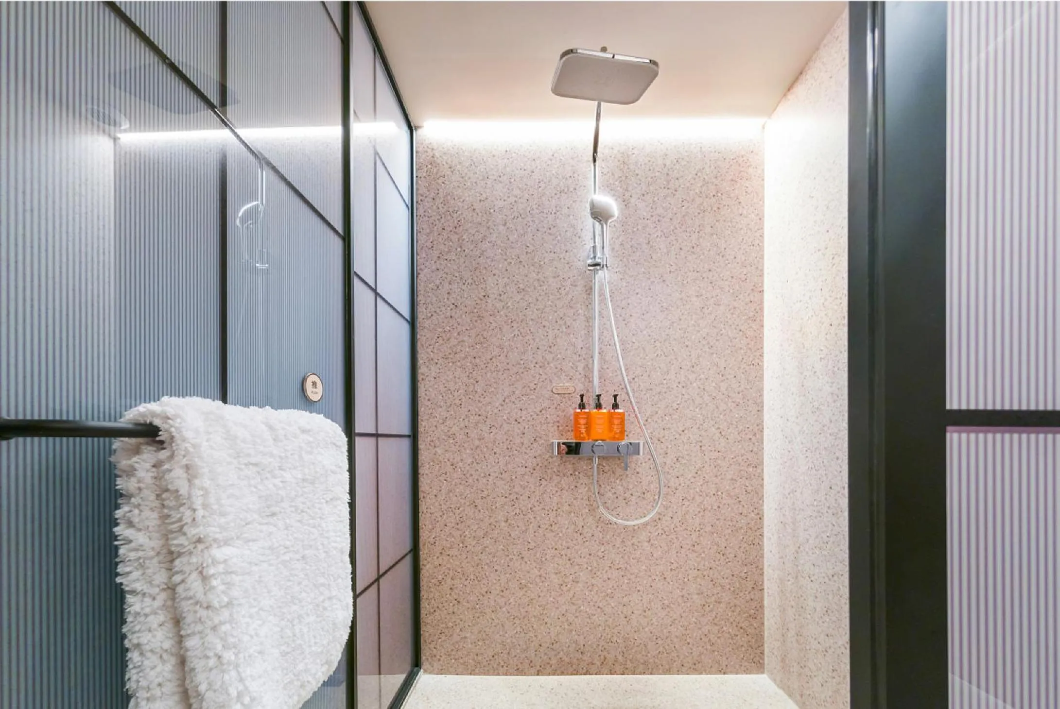 Shower in Orange Hotel Shanghai International Tourism Resort Chongxi Road