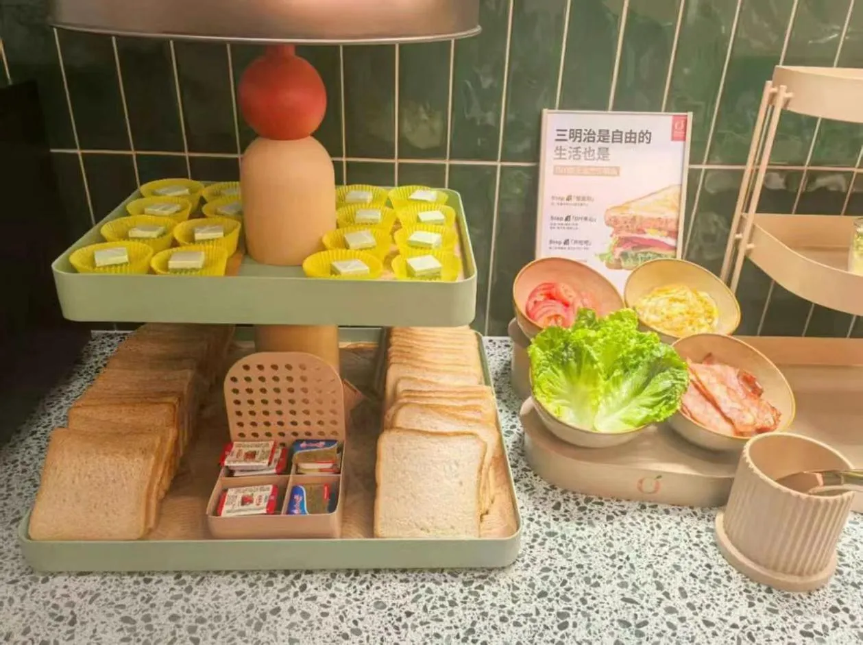 Buffet breakfast in Orange Hotel Shanghai Xujiahui Damuqiao Road