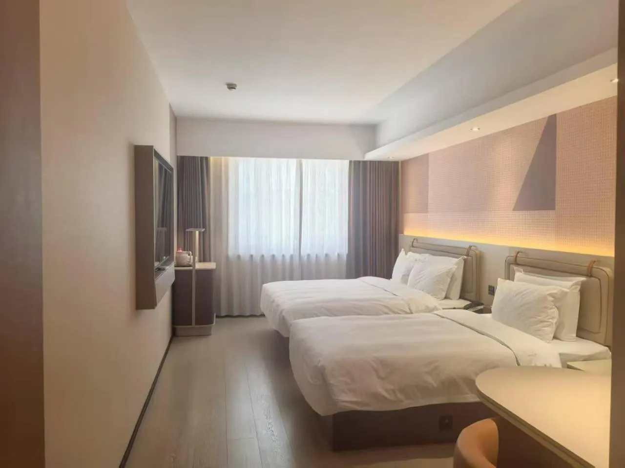 Photo of the whole room, Bed in Orange Hotel Shanghai Xujiahui Damuqiao Road