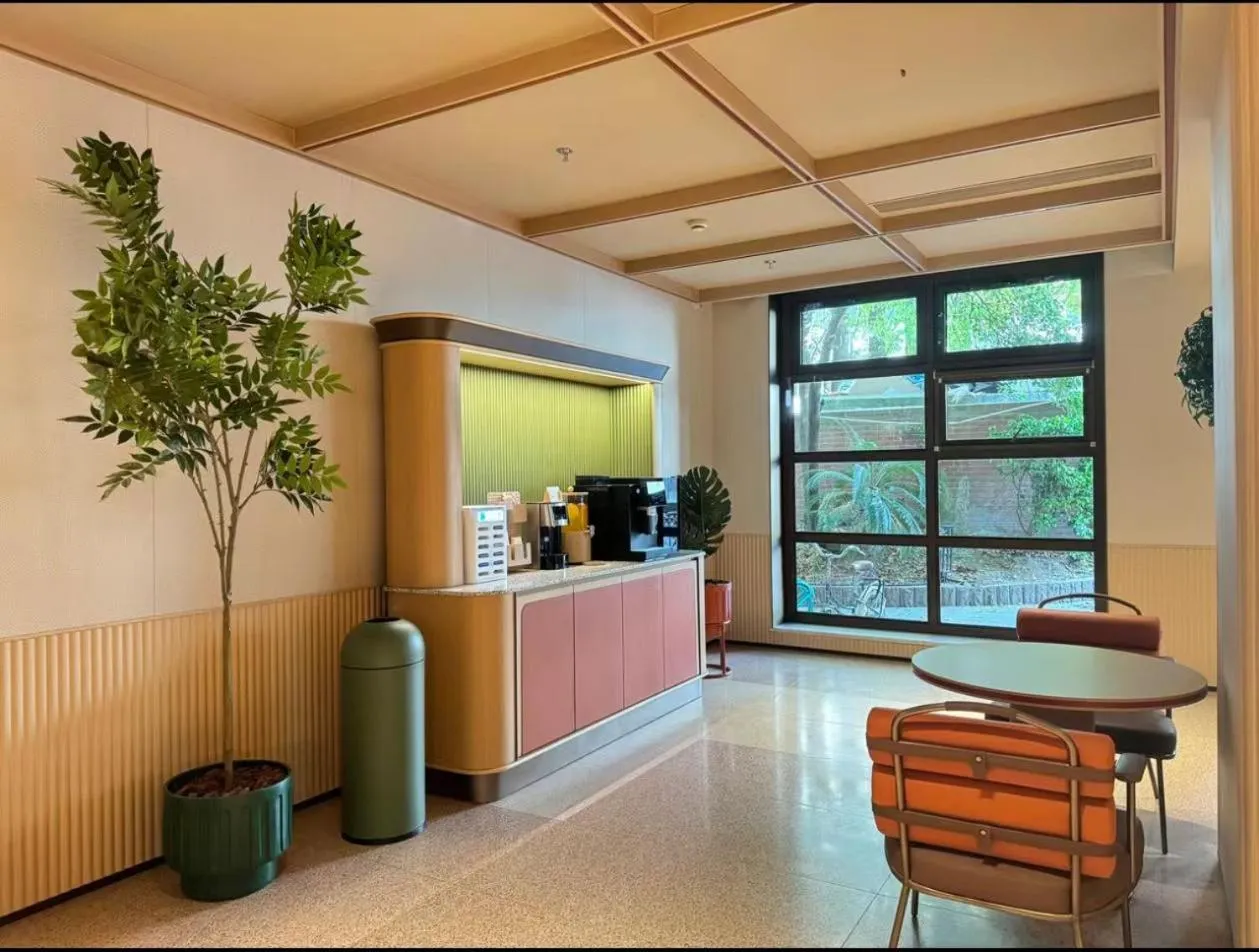 Coffee/tea facilities in Orange Hotel Shanghai Xujiahui Damuqiao Road