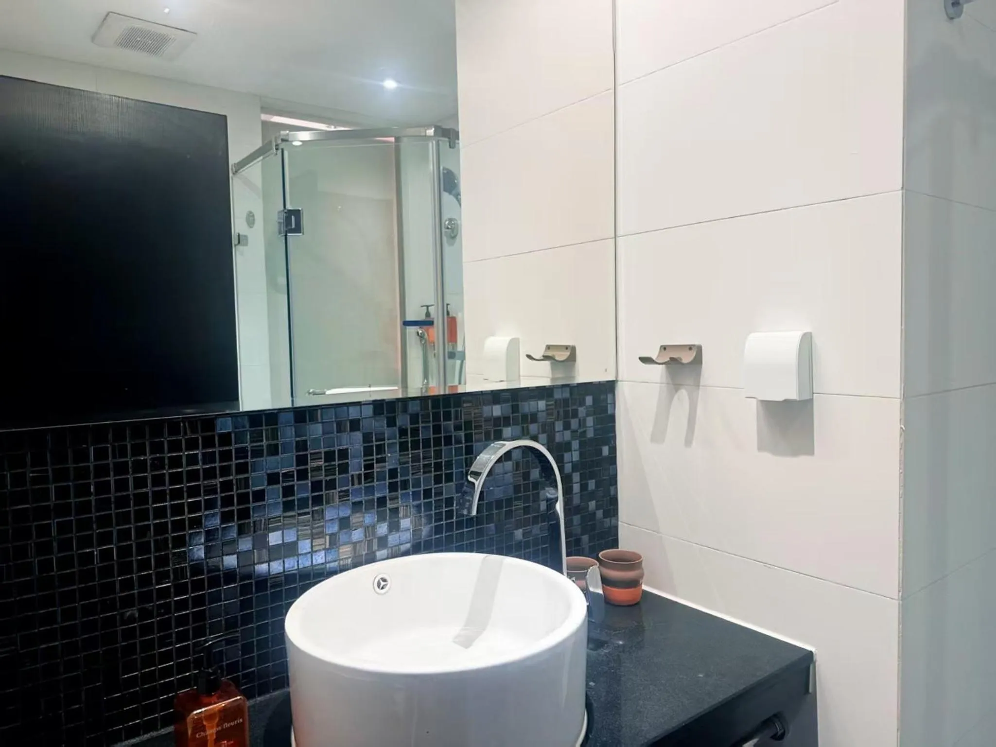 Orange Hotel Shanghai Xujiahui Damuqiao Road