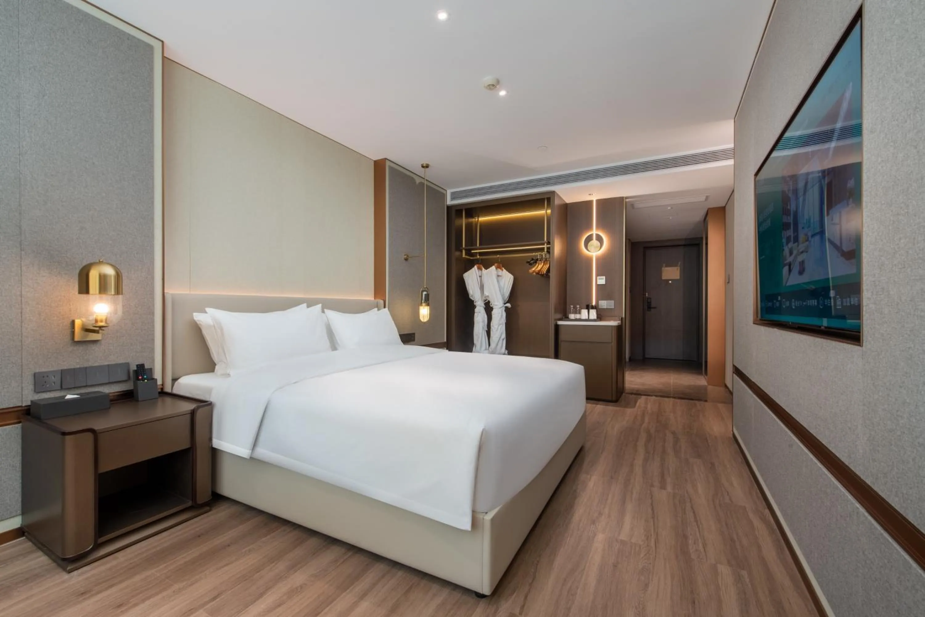 Bed in Royalton Hotel Shenzhen Baoan Airport