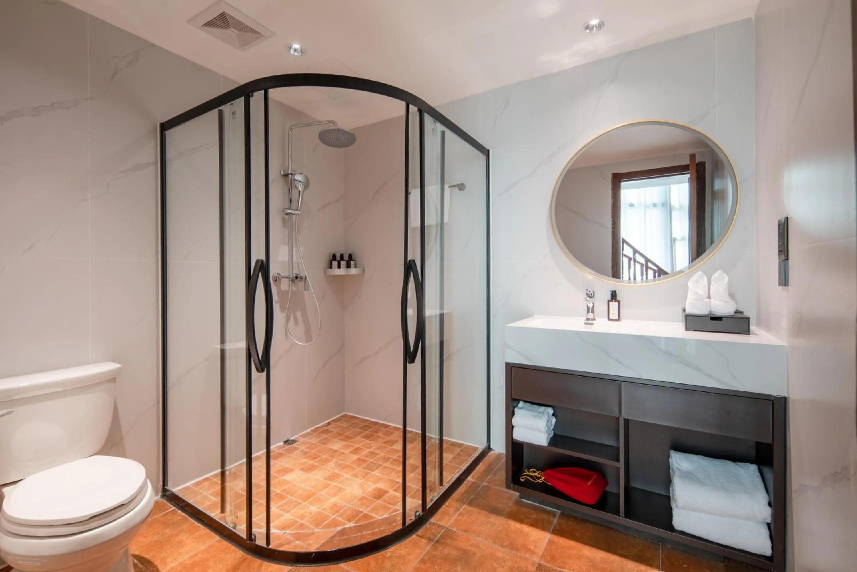 Shower in Royalton Hotel Shenzhen Baoan Airport