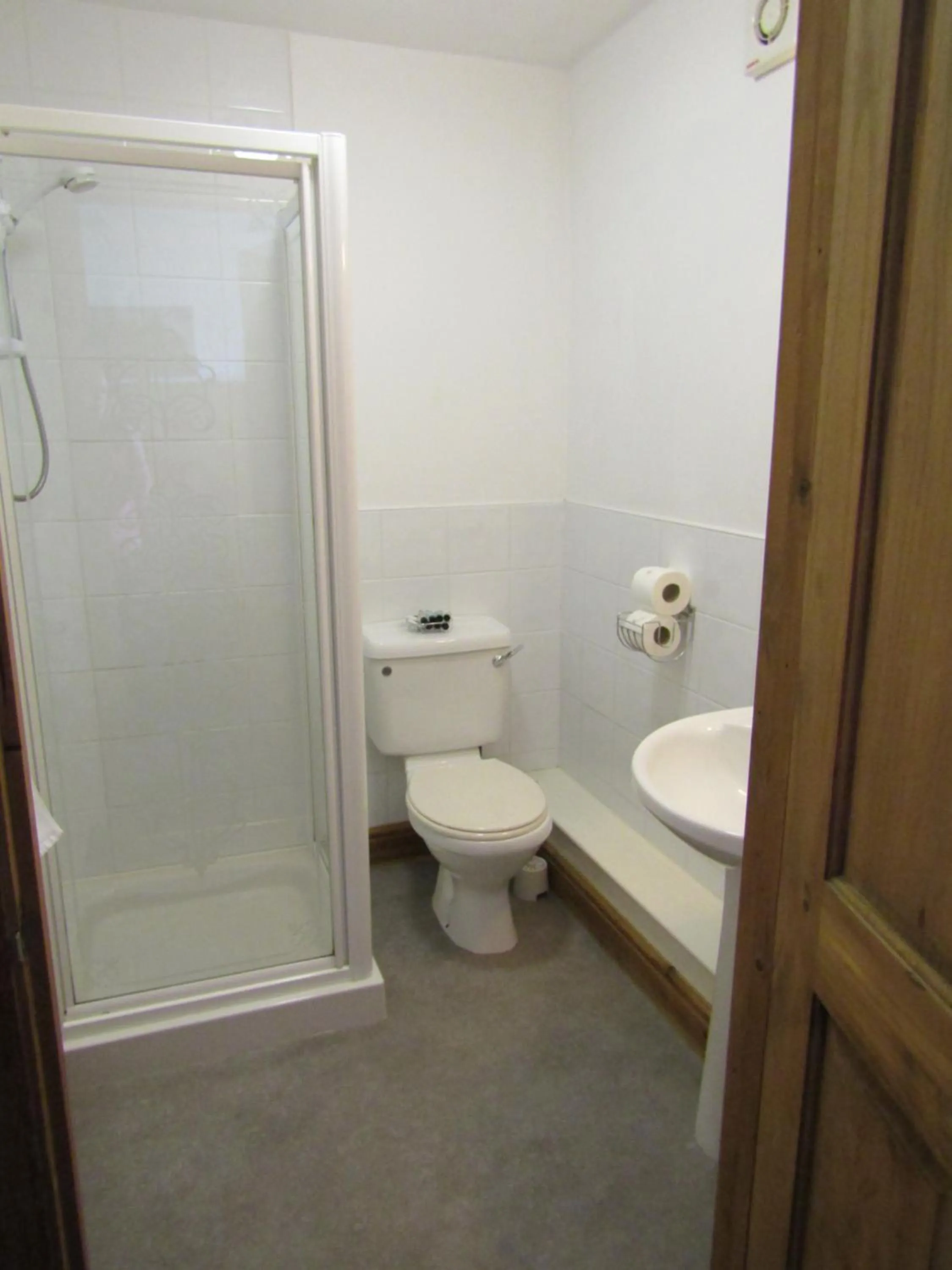 Bathroom in The Belted Will Inn