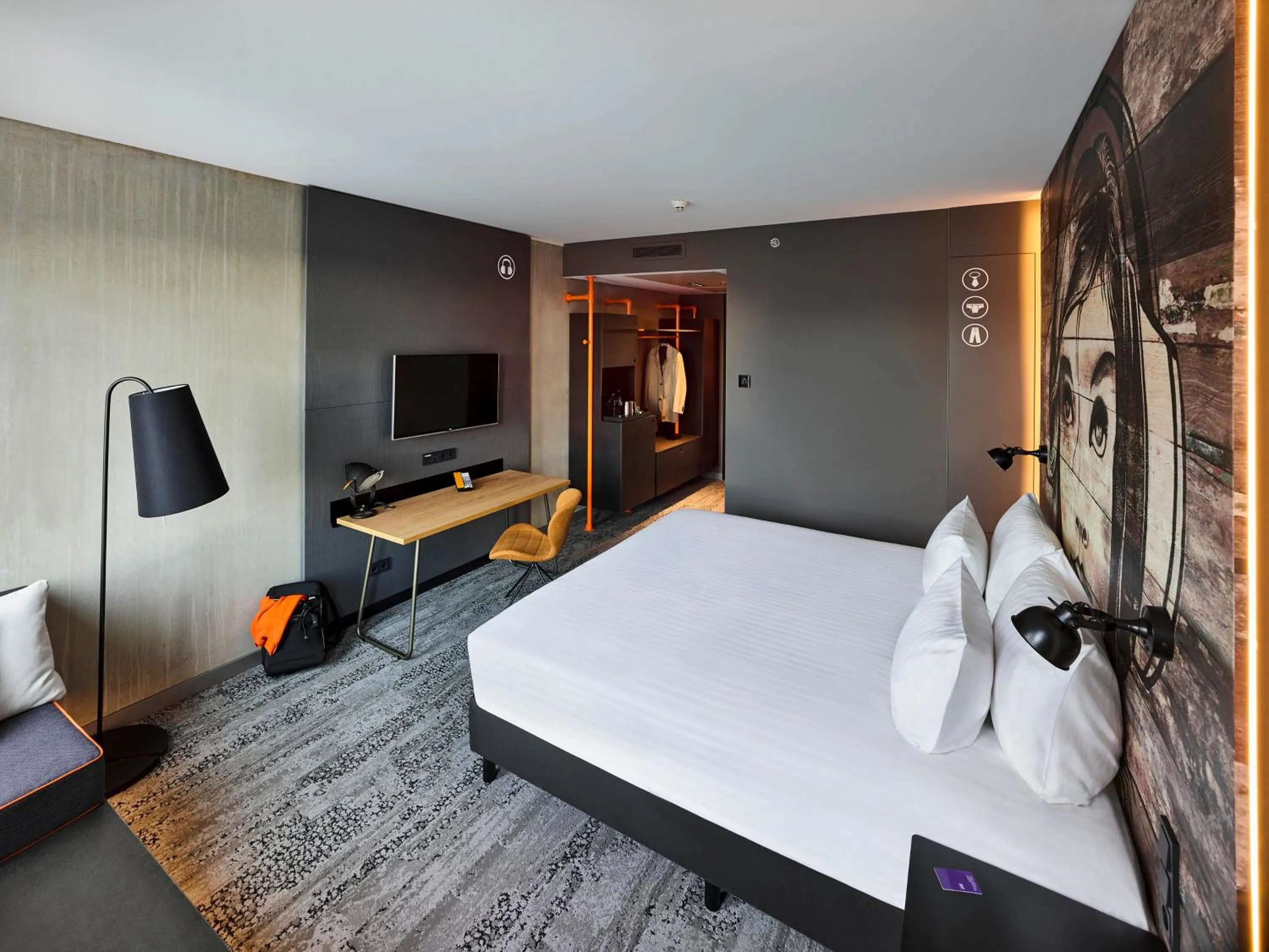 Photo of the whole room, Bed in Jaz in the City Amsterdam