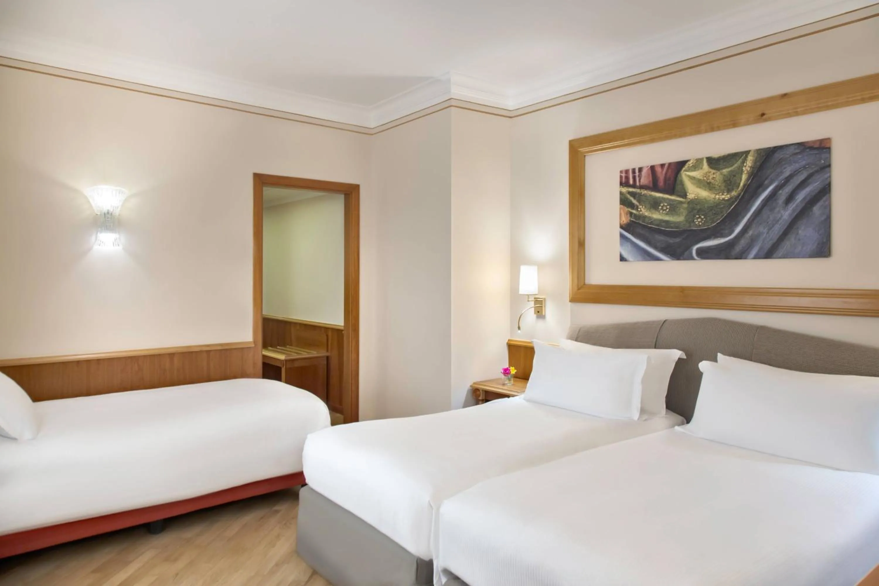 Photo of the whole room, Bed in Renaissance Naples Hotel Mediterraneo