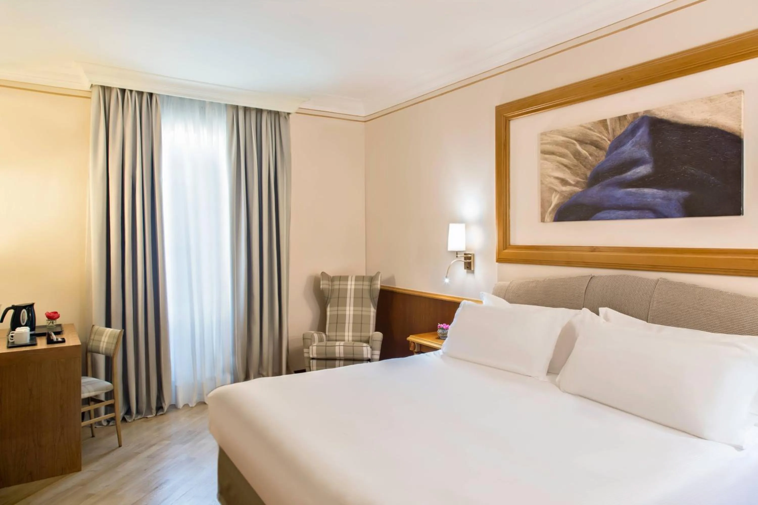 Photo of the whole room, Bed in Renaissance Naples Hotel Mediterraneo