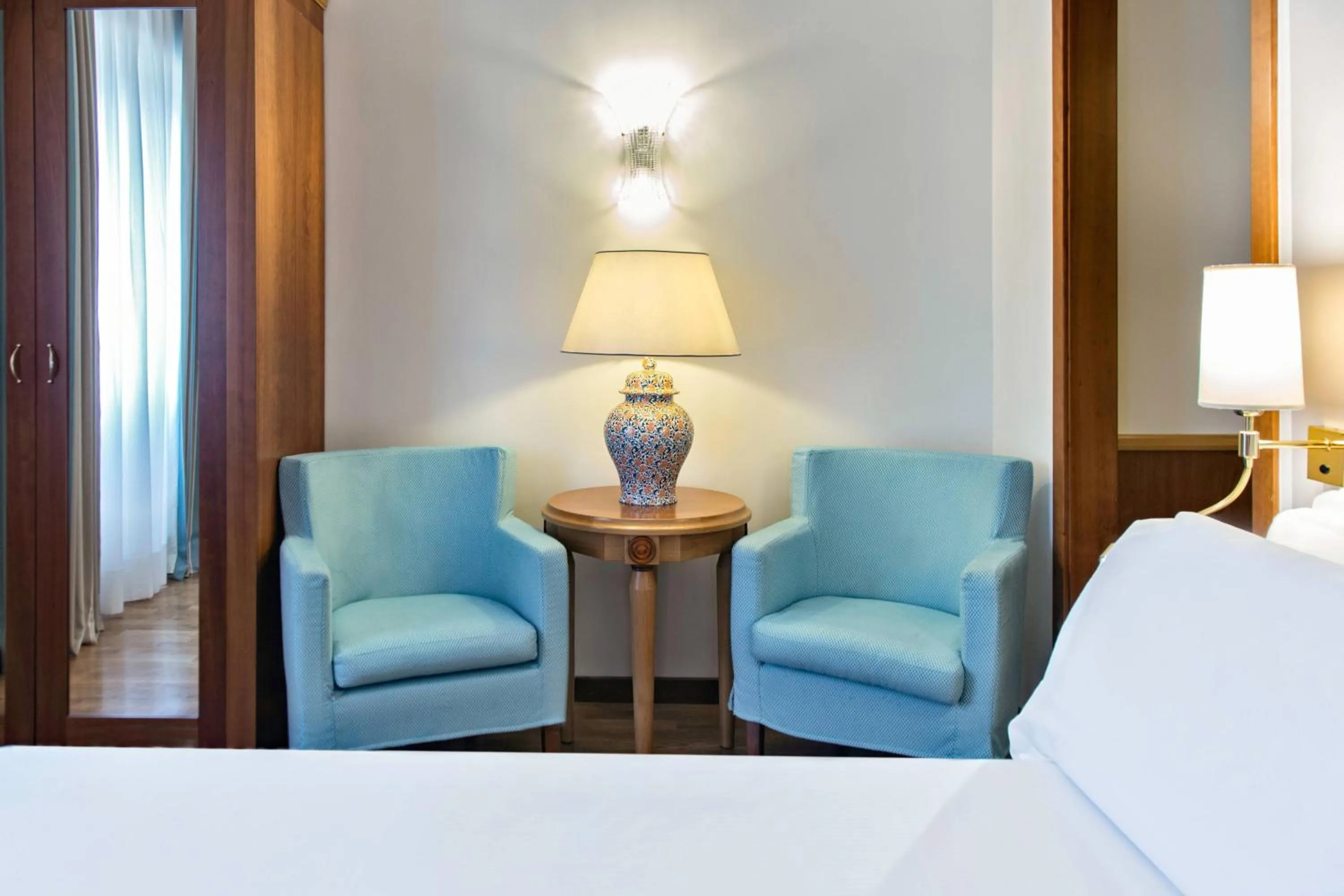 Photo of the whole room, Bed in Renaissance Naples Hotel Mediterraneo