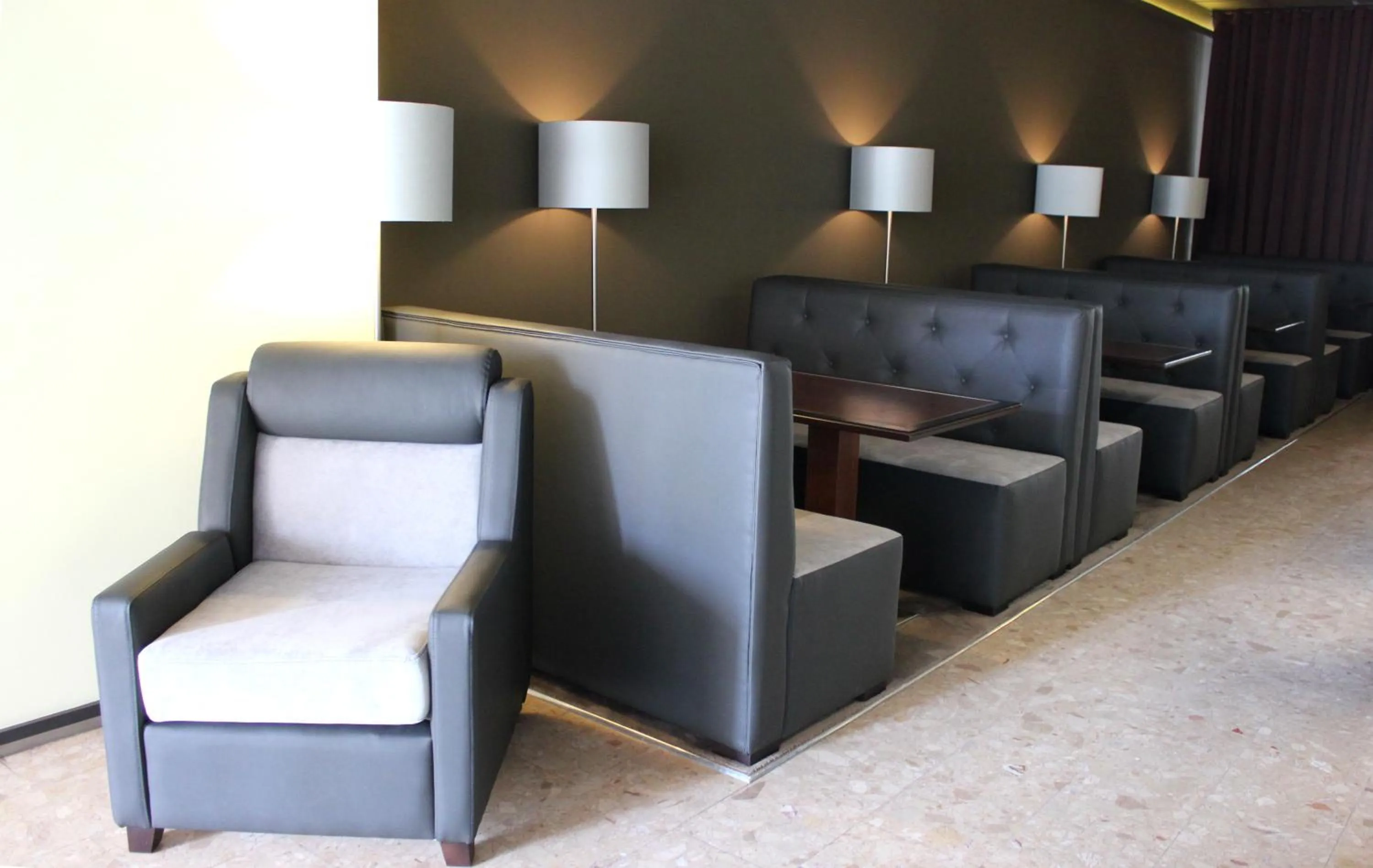 Communal lounge/ TV room in Hotel M