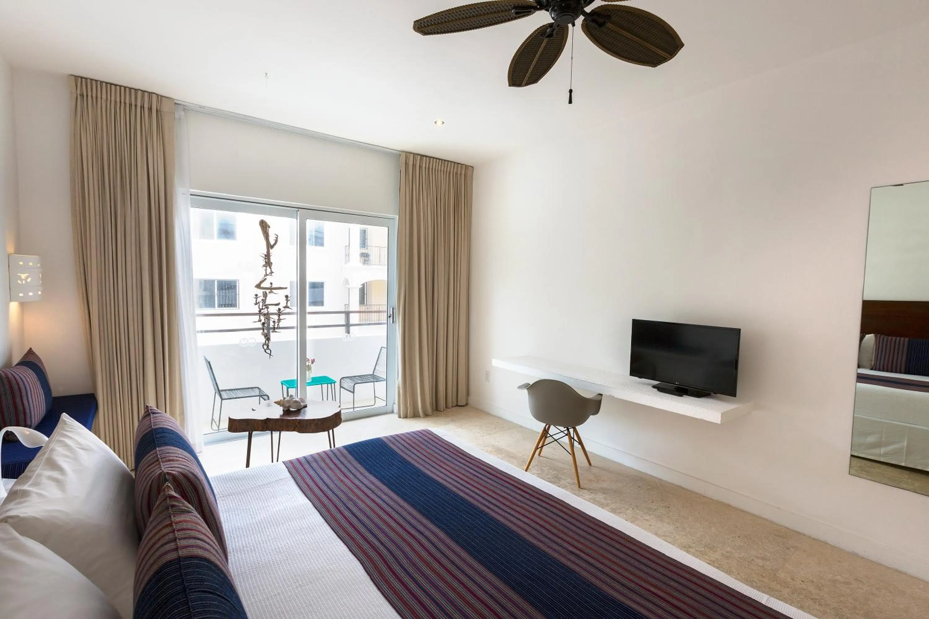 Photo of the whole room, Bed in HM Playa del Carmen