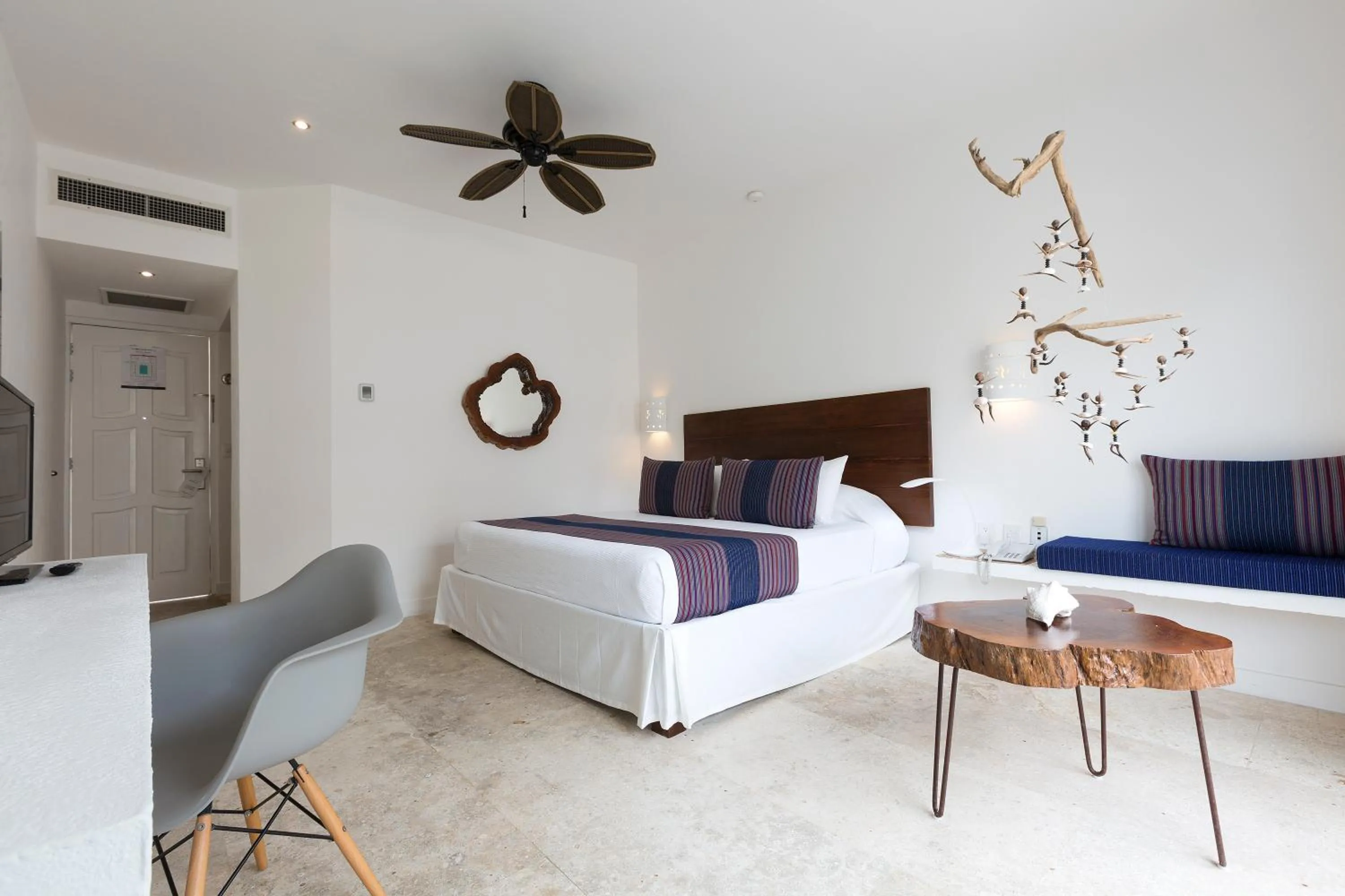 Photo of the whole room, Bed in HM Playa del Carmen