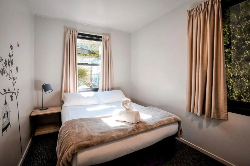 Bed in The Black Sheep Backpackers