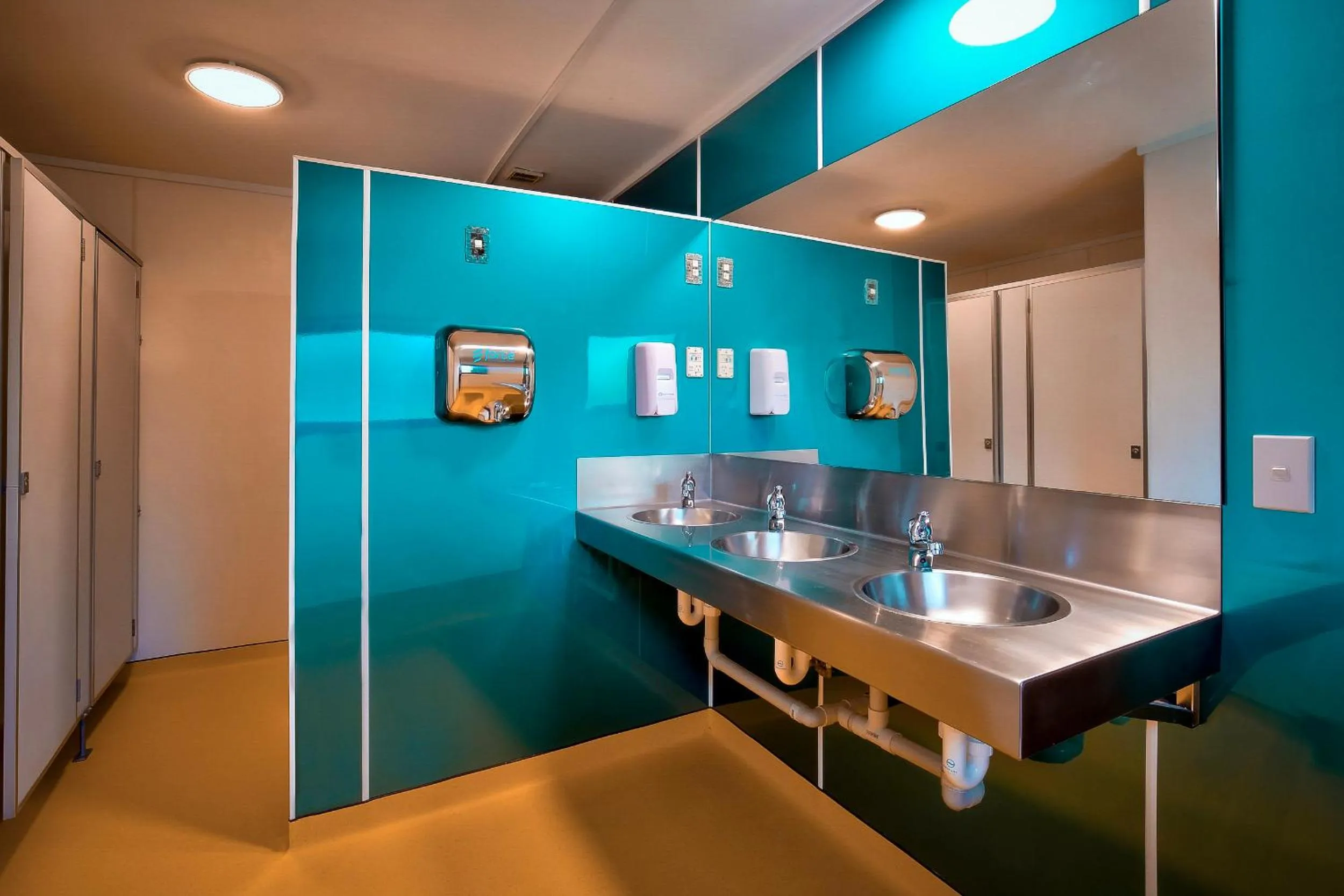 Bathroom in The Black Sheep Backpackers