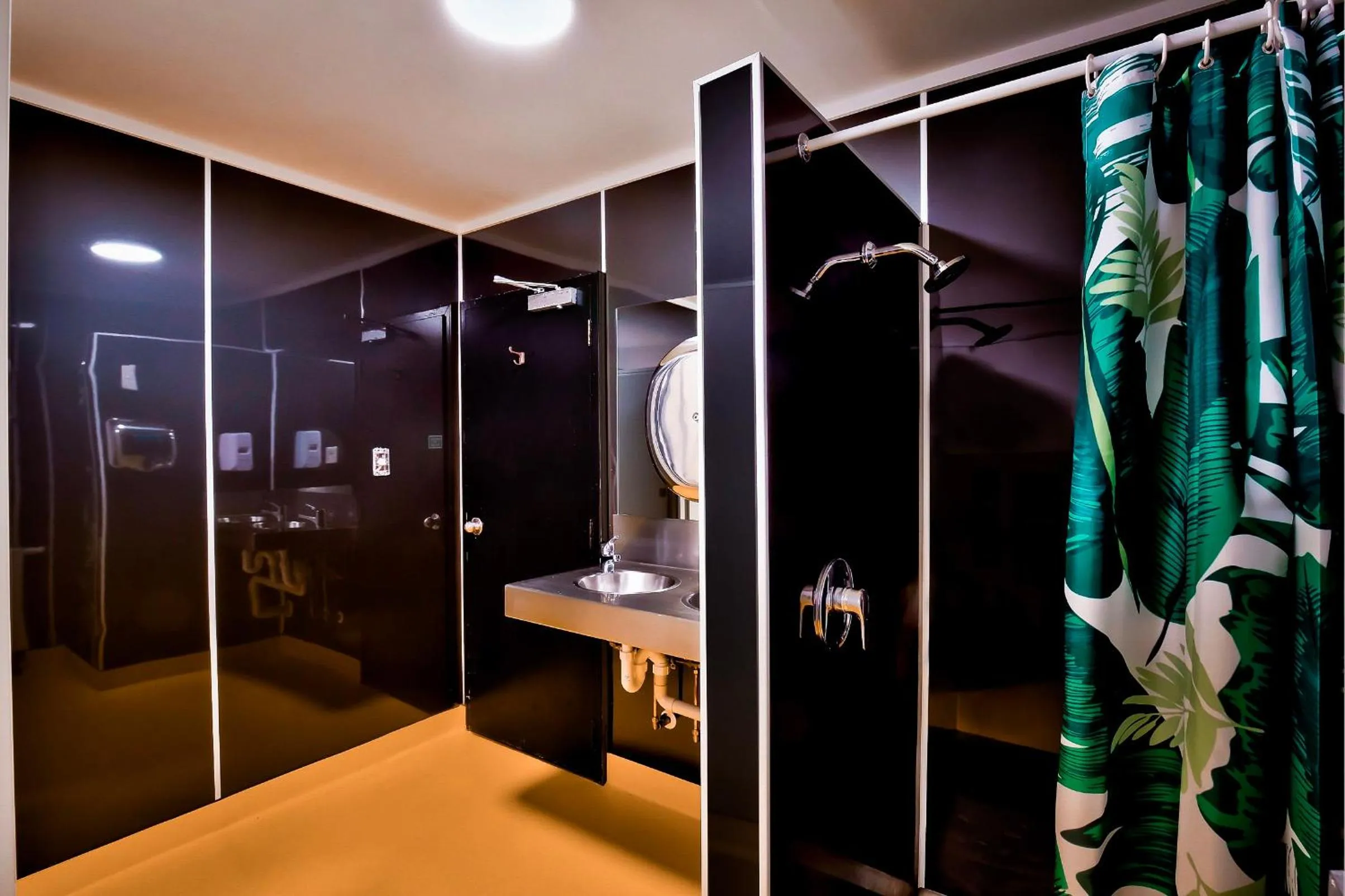 Shower in The Black Sheep Backpackers