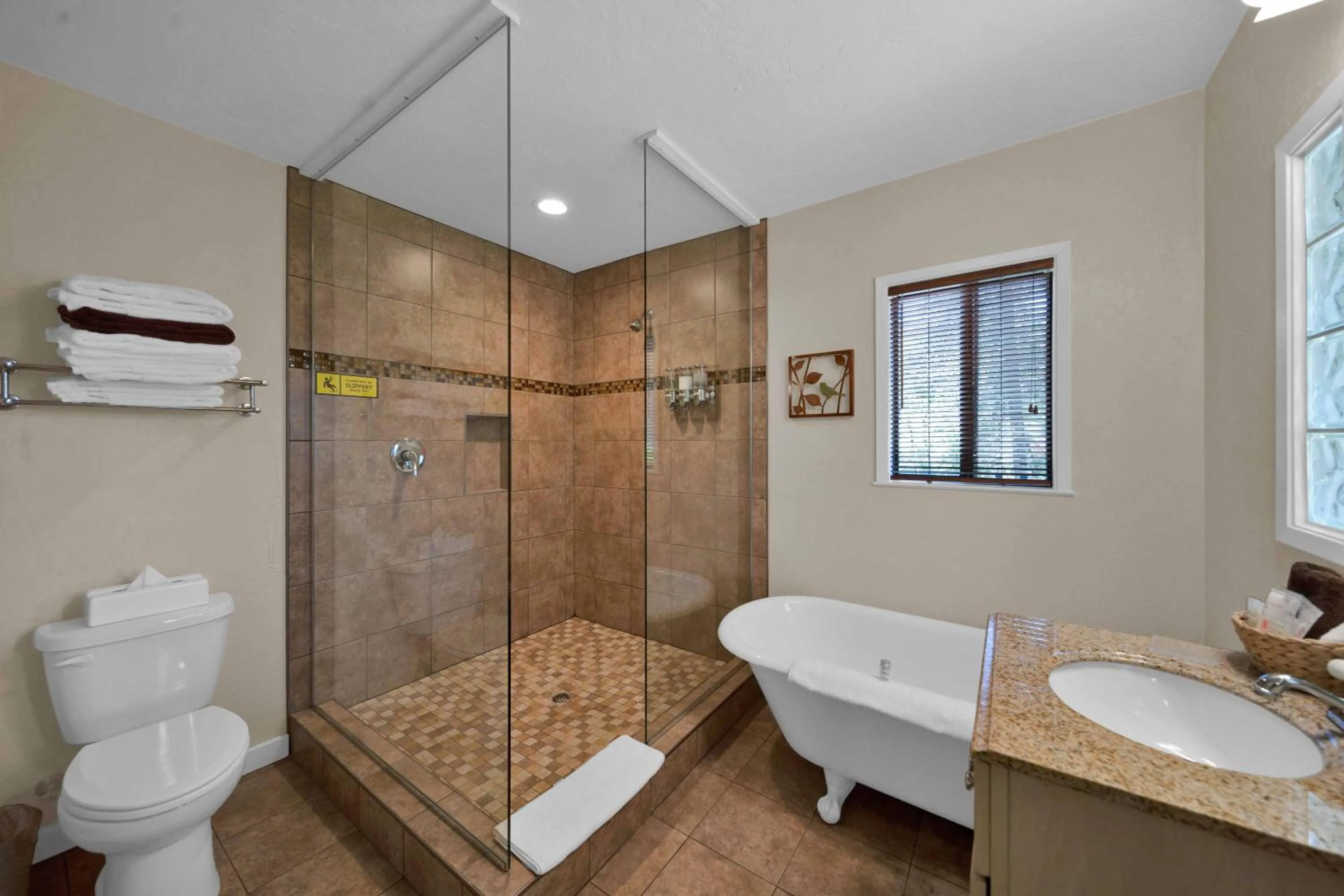 The Inn at Shasta Lake