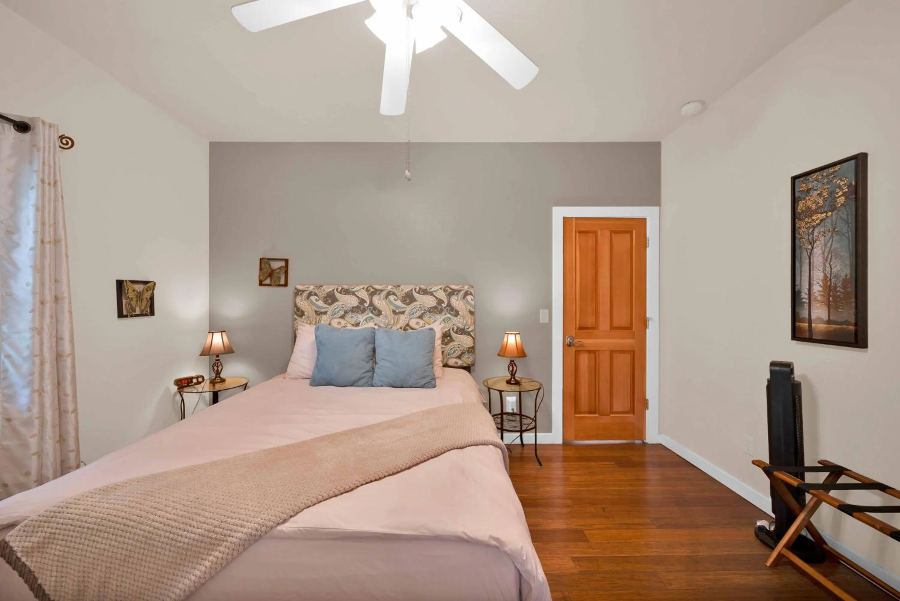 Bed in The Inn at Shasta Lake