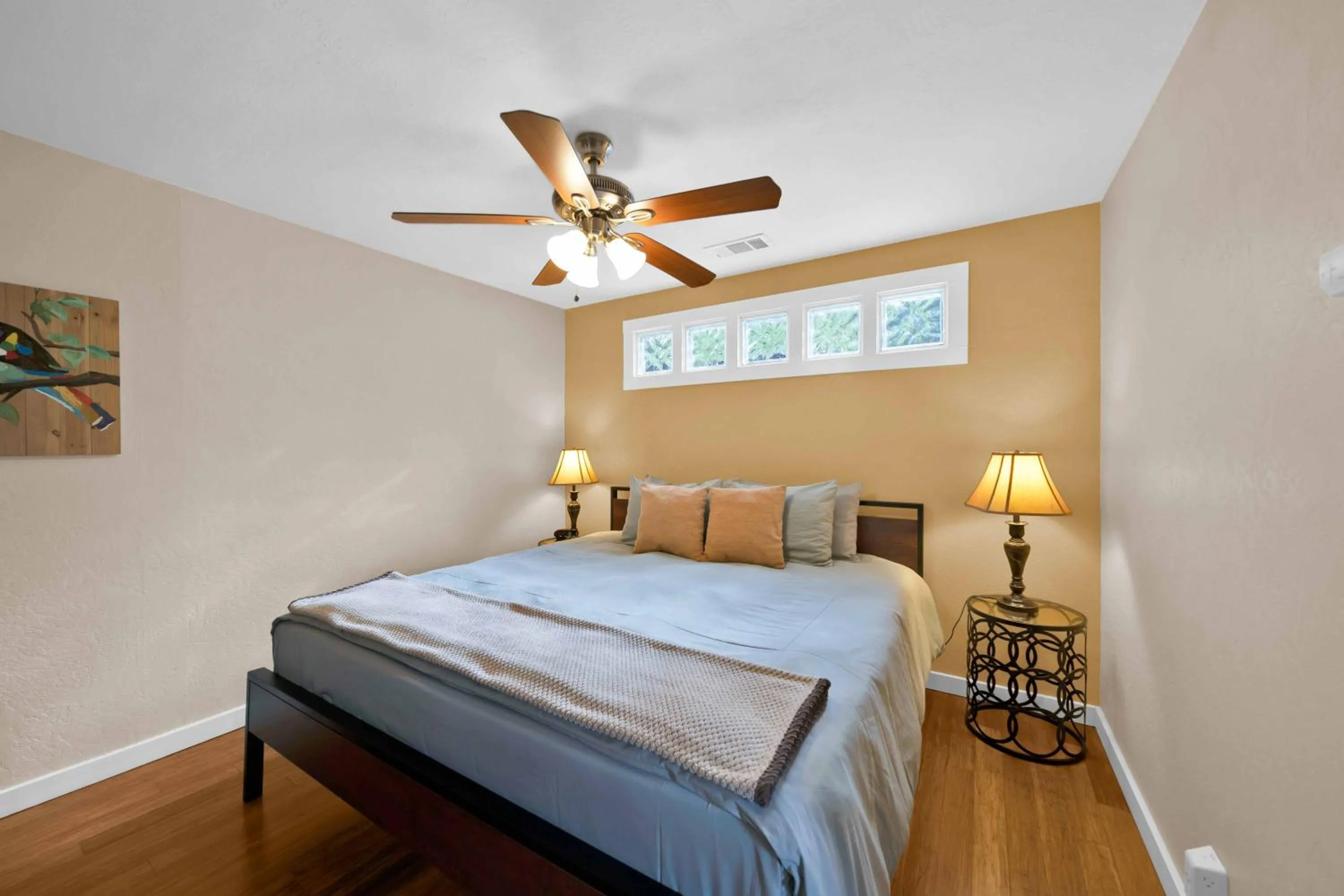 Bed in The Inn at Shasta Lake