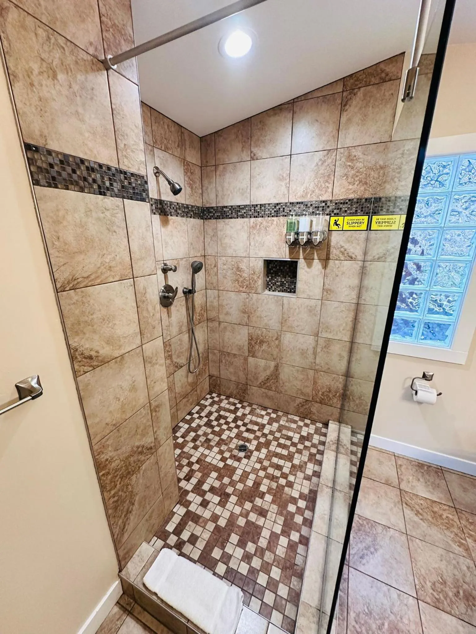 The Inn at Shasta Lake