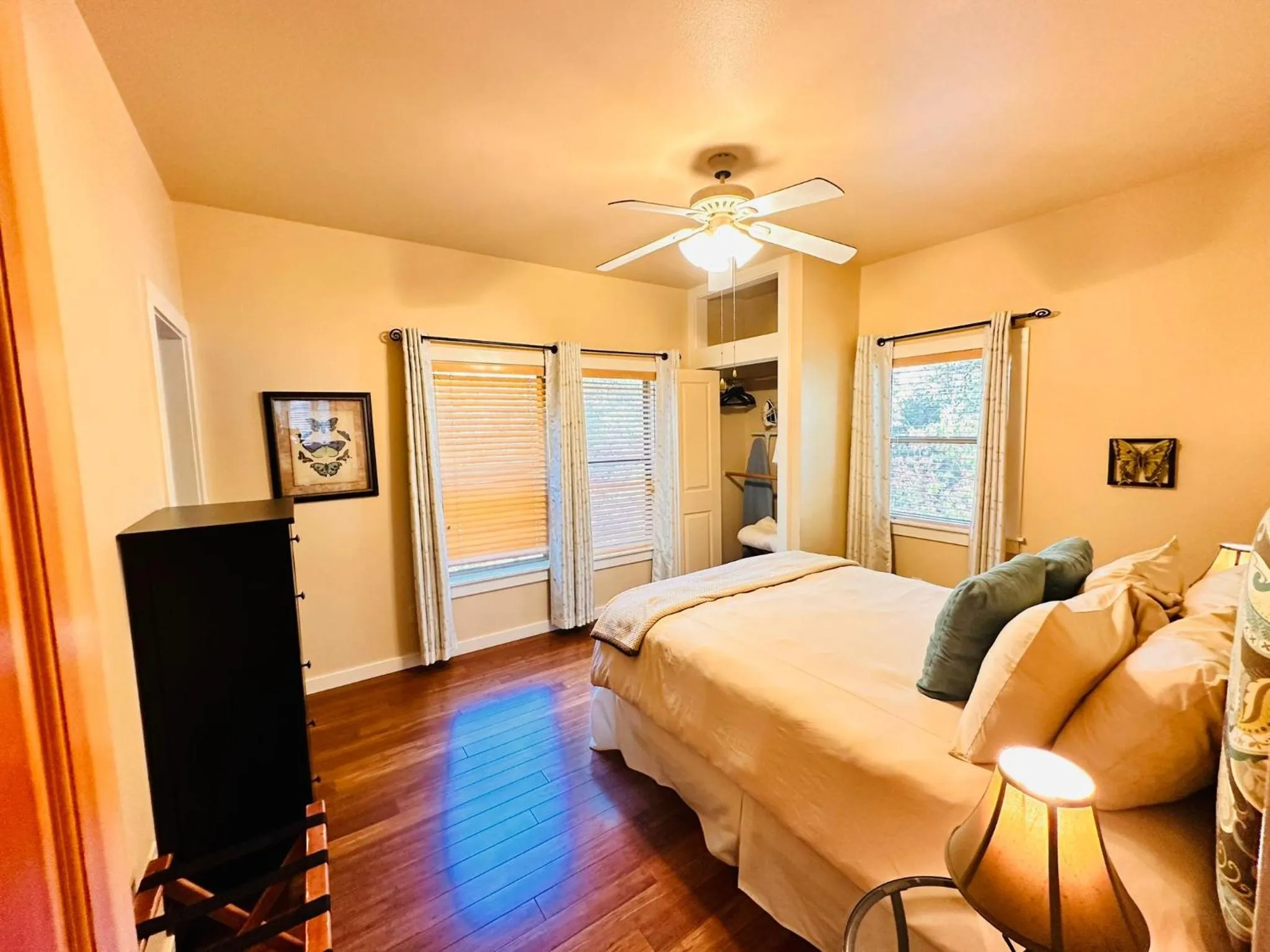 Bed in The Inn at Shasta Lake