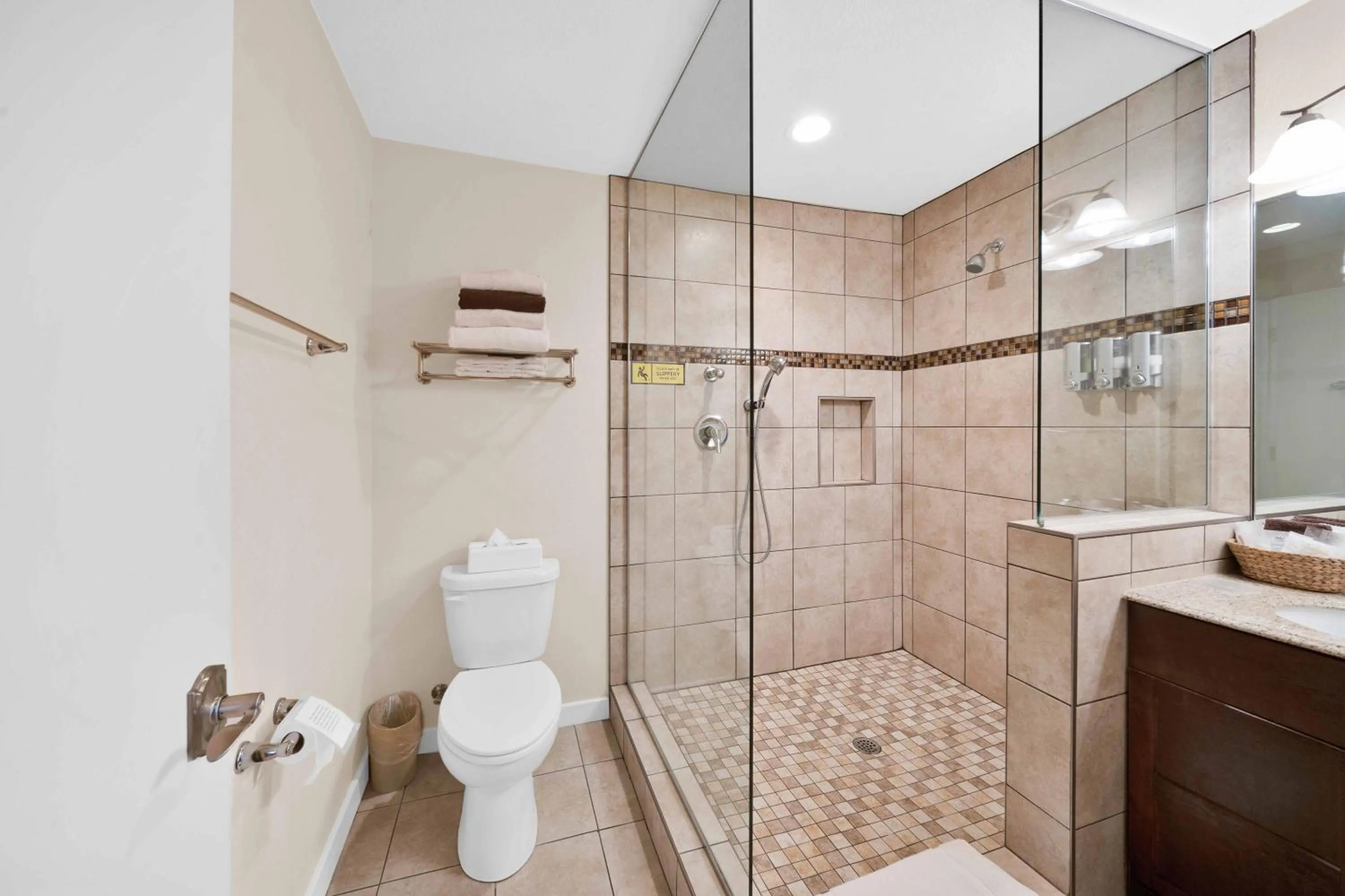 The Inn at Shasta Lake