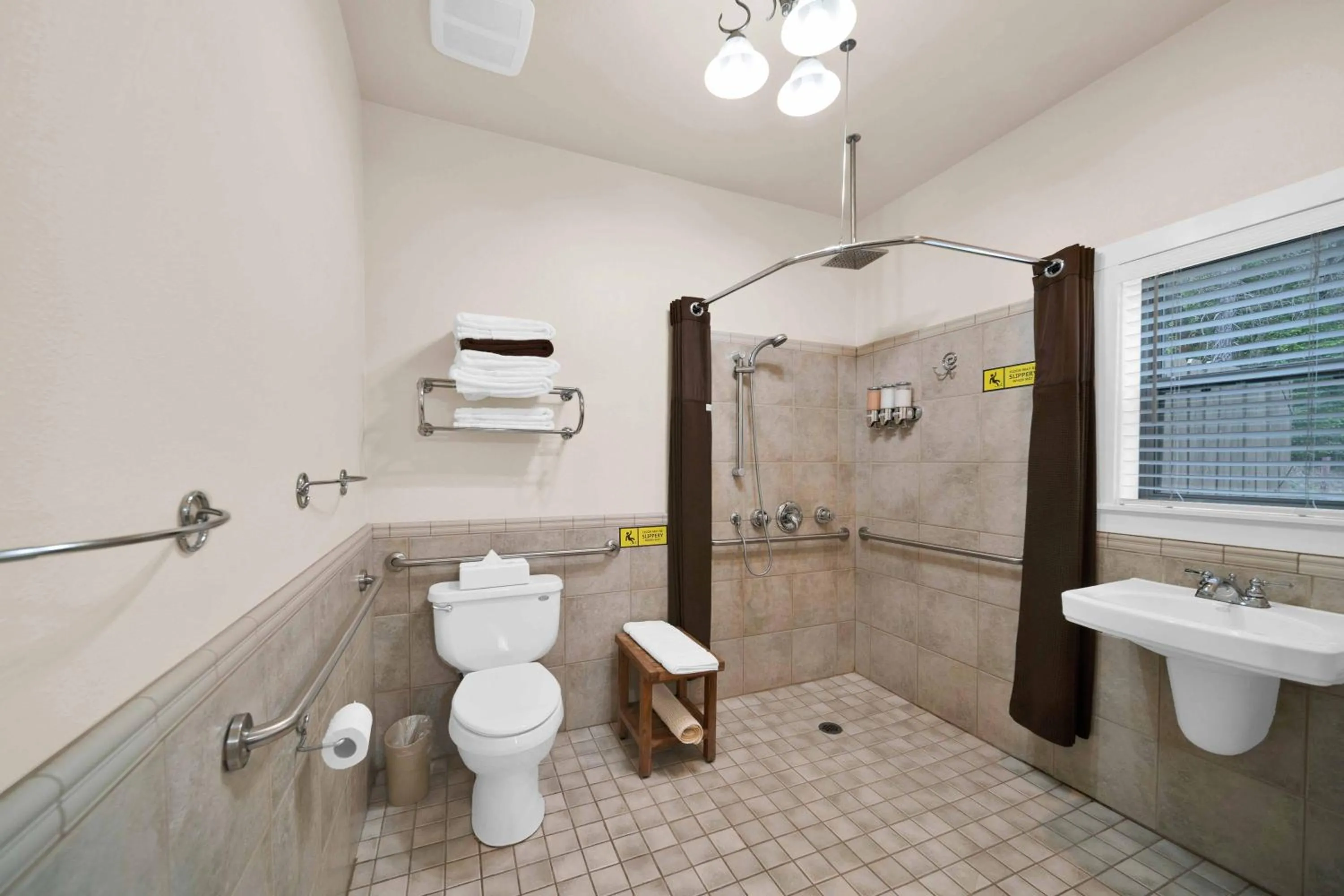 The Inn at Shasta Lake