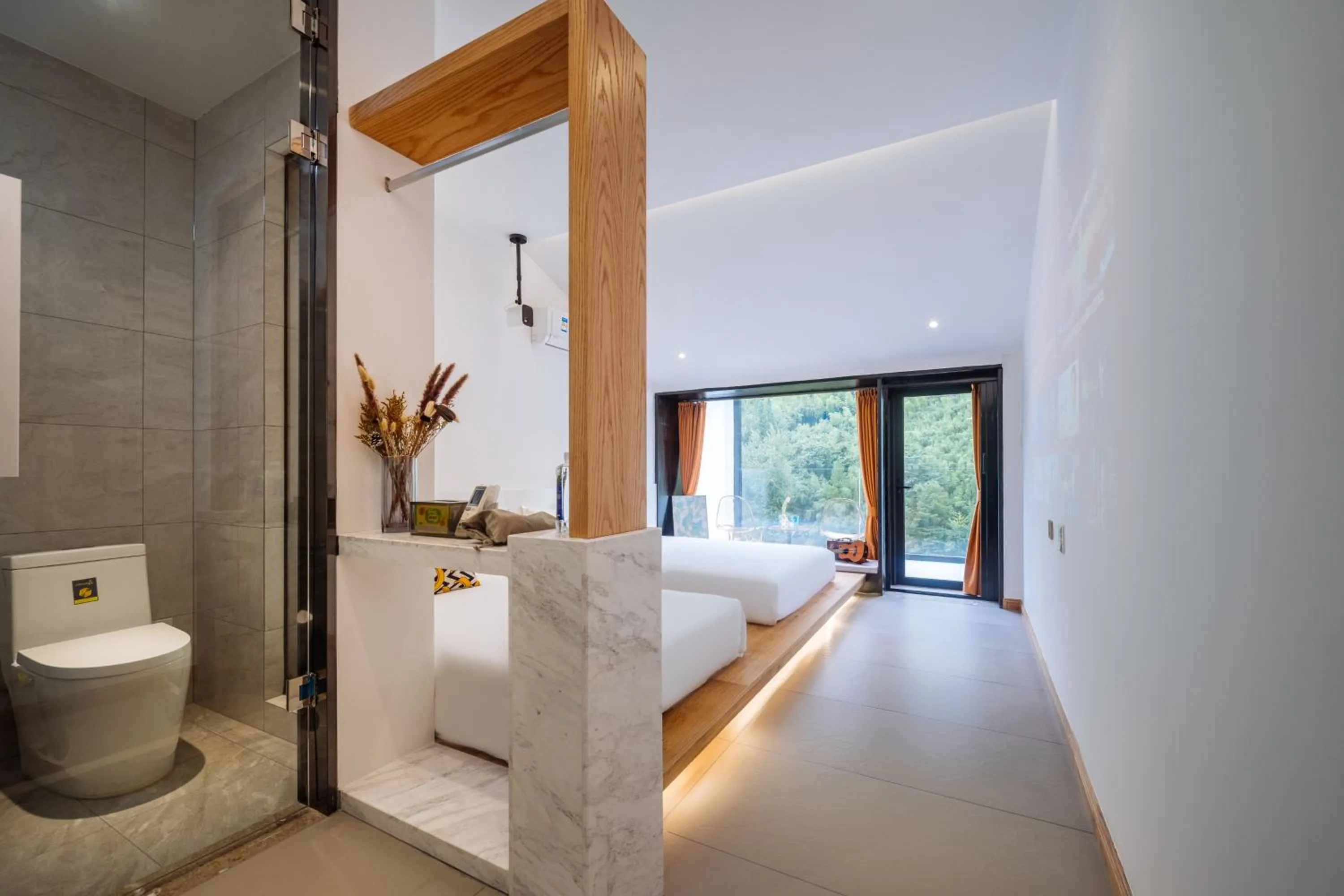 Photo of the whole room in Moganshan Pinhouwu Hotel