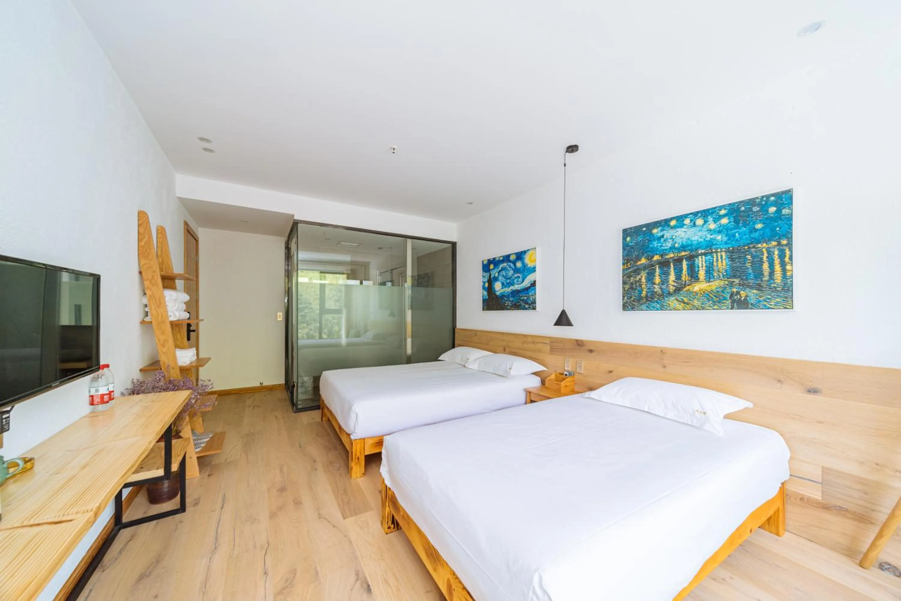 Photo of the whole room, Bed in Moganshan Pinhouwu Hotel