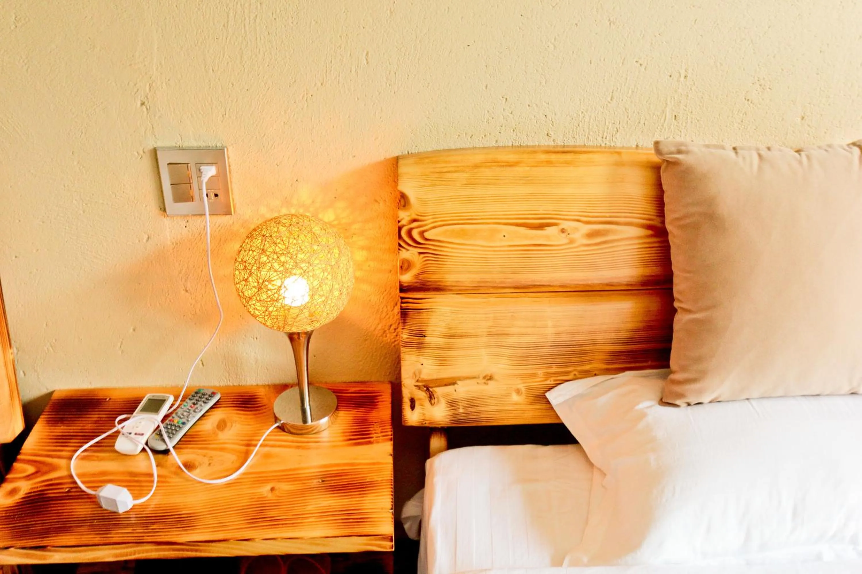 Decorative detail, Bed in Moganshan Pinhouwu Hotel