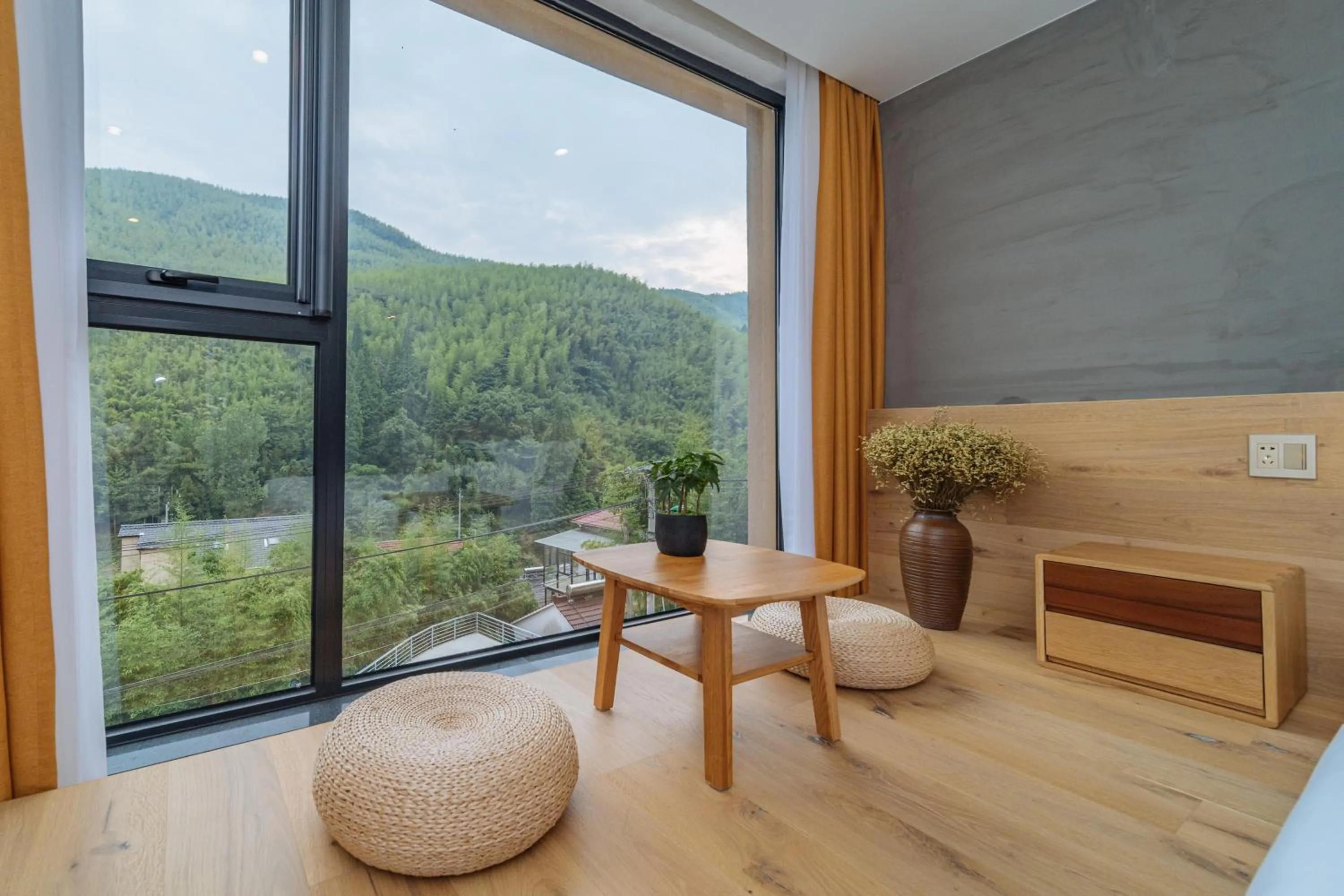 Balcony/Terrace in Moganshan Pinhouwu Hotel