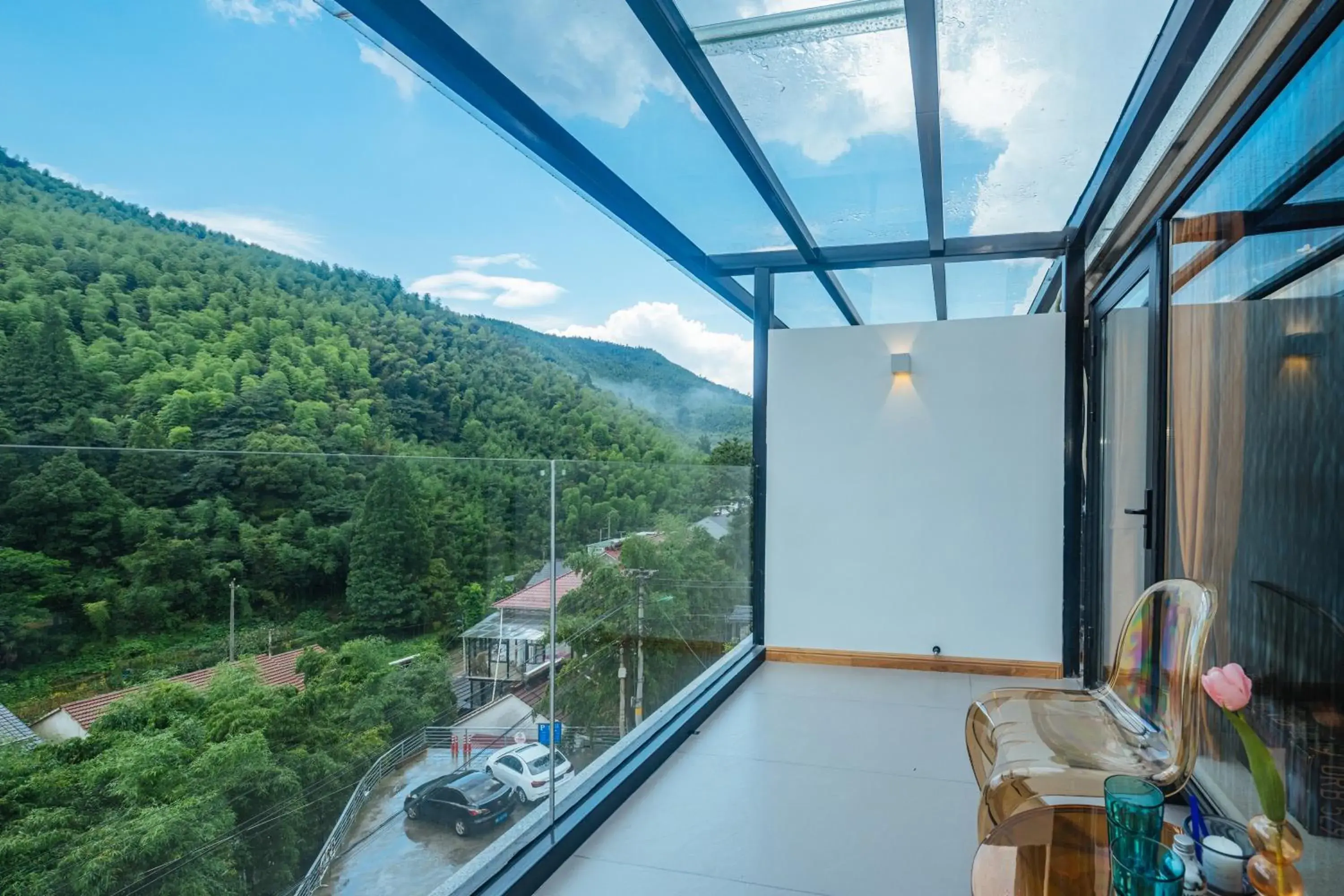 Family Suite with Balcony in Moganshan Pinhouwu Hotel Family Suite with Balcony in Moganshan Pinhouwu Hotel