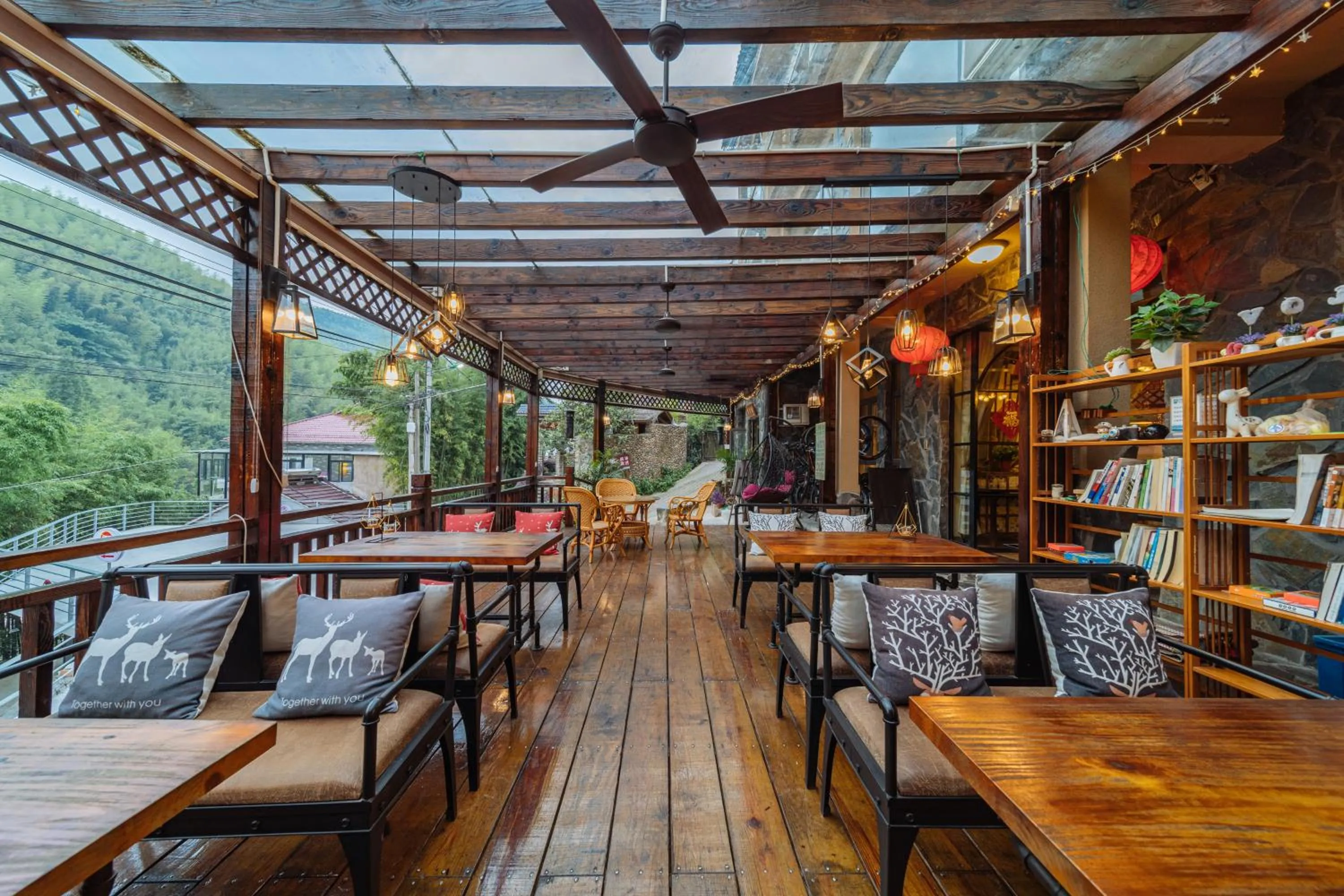 Lounge or bar in Moganshan Pinhouwu Hotel