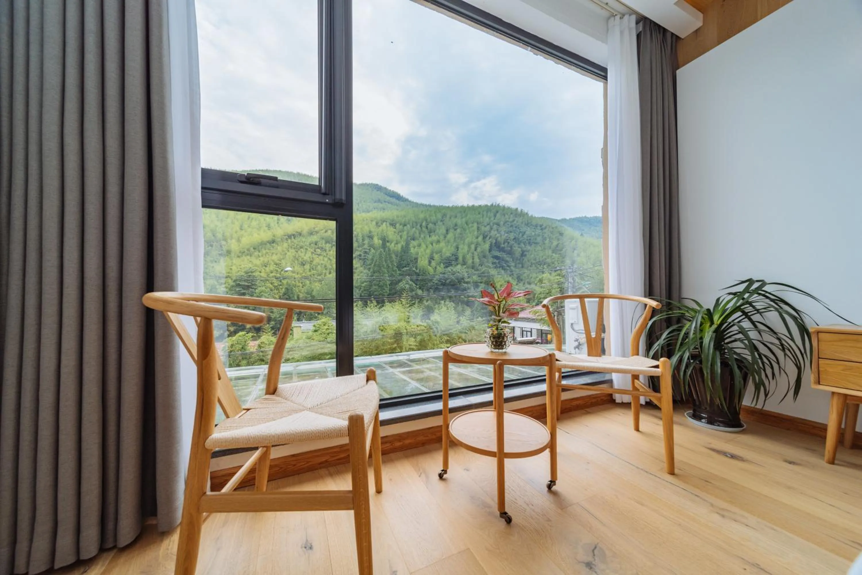 Mountain view in Moganshan Pinhouwu Hotel