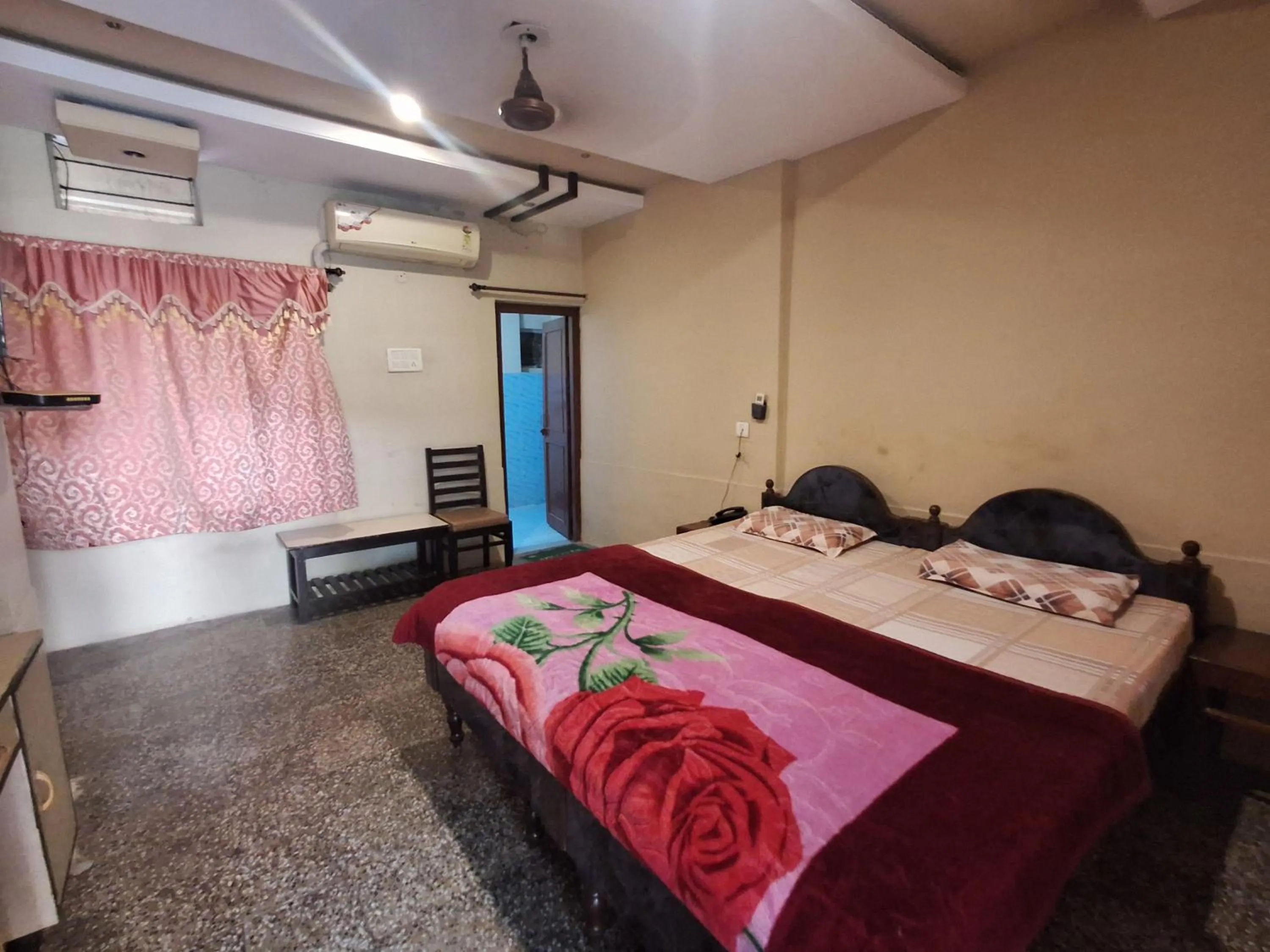 Bed in Hotel Om Pushkar