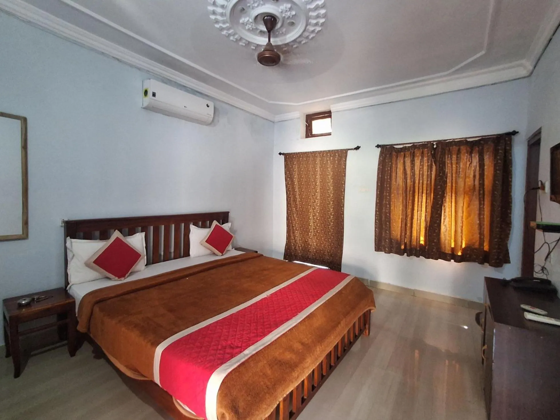 Bed in Hotel Om Pushkar