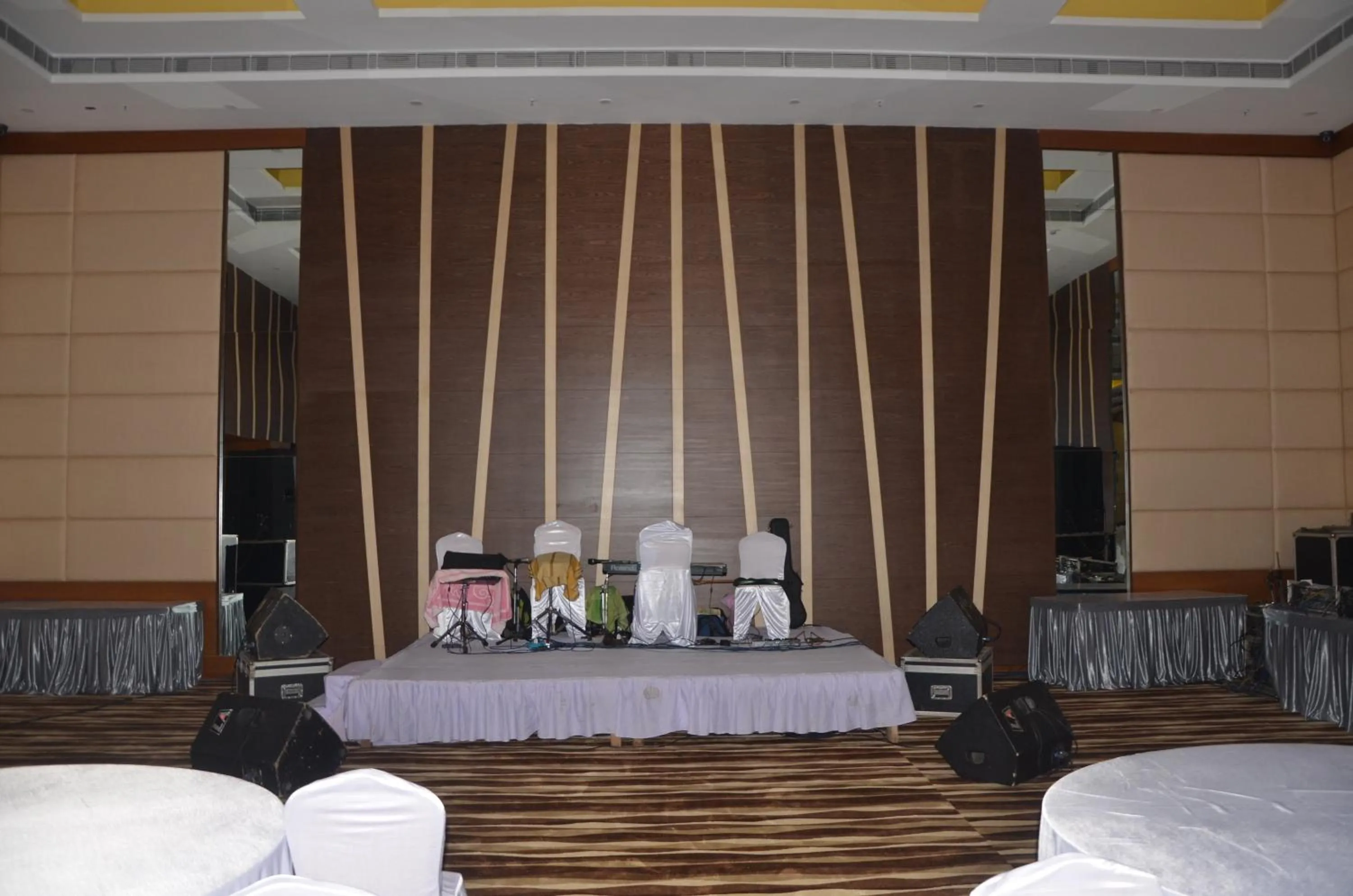 Business facilities, Bed in Maha Bodhi Hotel.Resort.Convention Centre