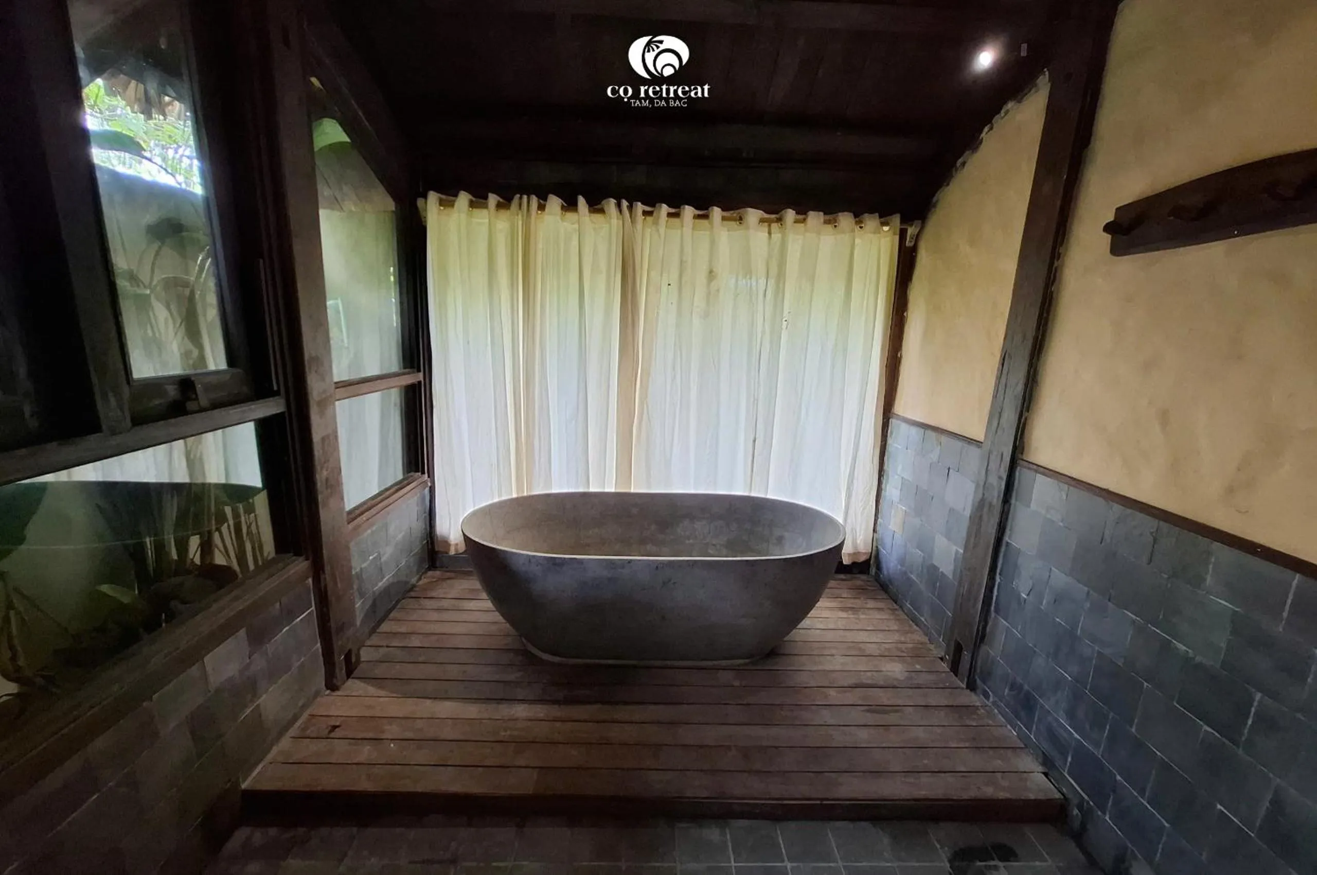Shower in Cọ Retreat Da Bac