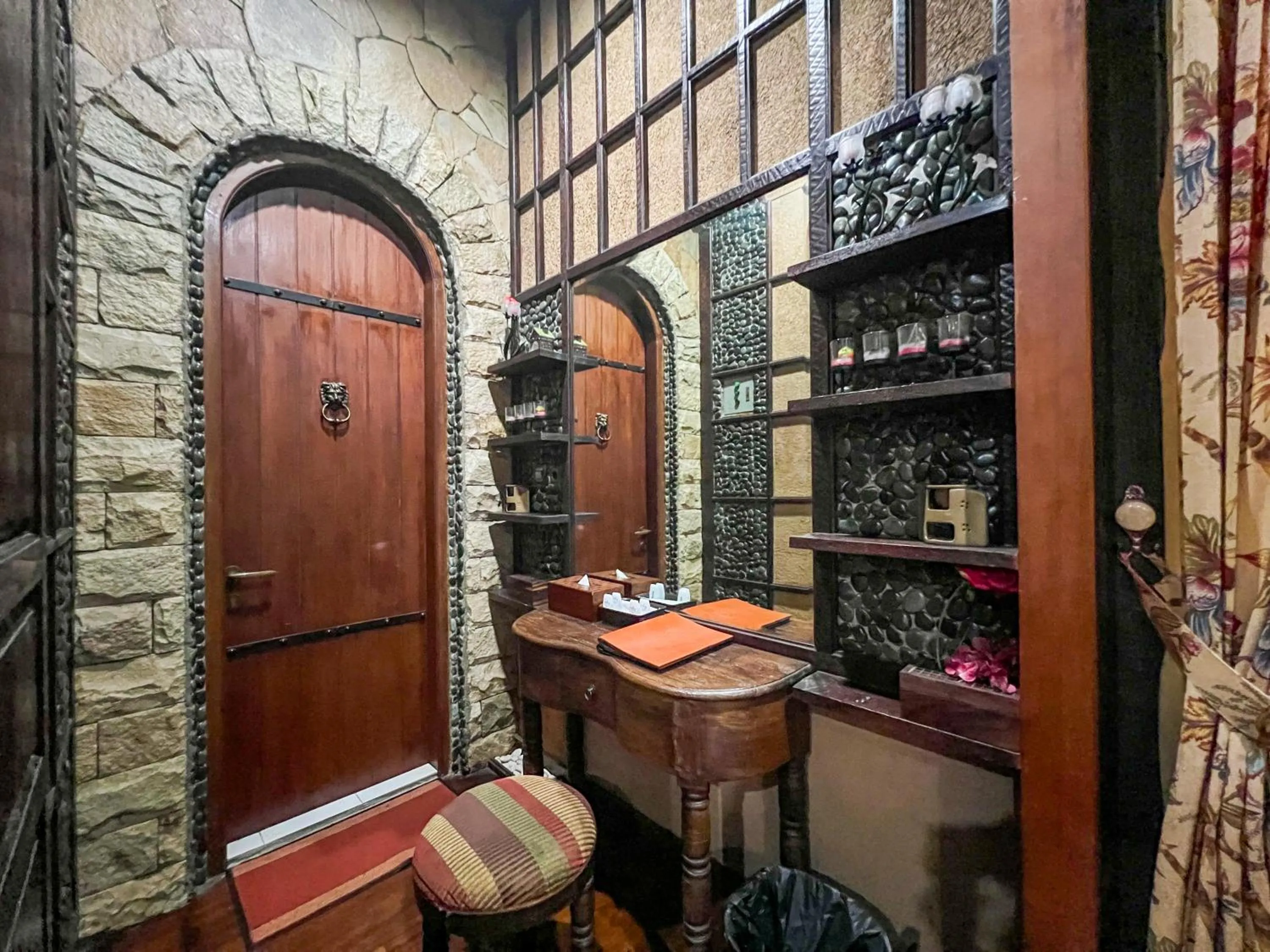 Edensor Hills & Resort