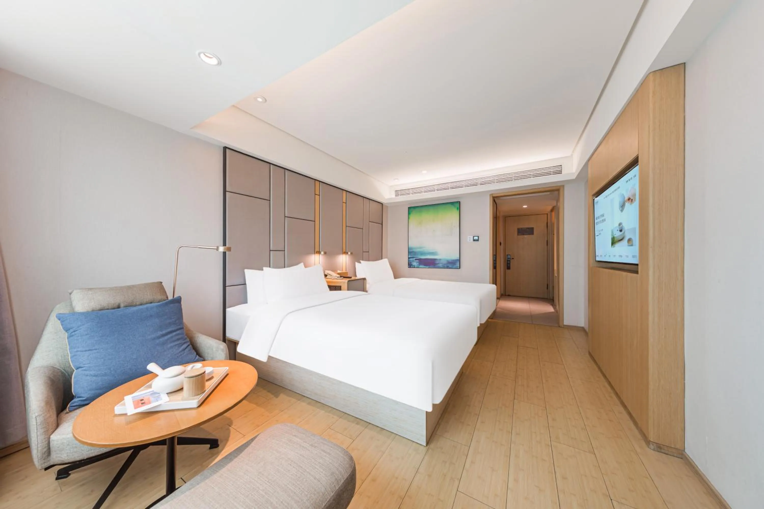 Living room, Bed in JI Hotel Beijing Nanluoguxiang Andingmen Subway Station