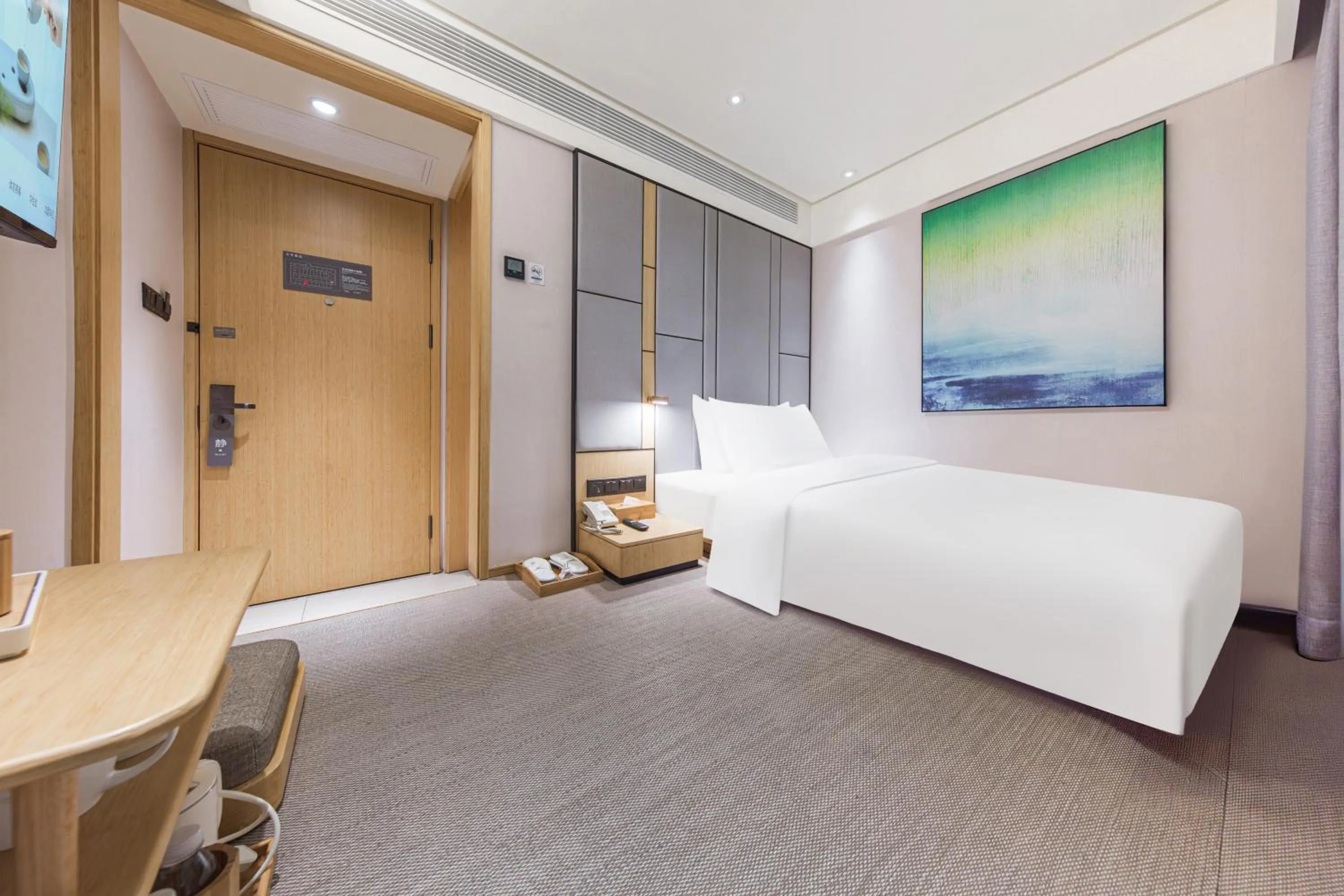 Photo of the whole room, Bed in JI Hotel Beijing Nanluoguxiang Andingmen Subway Station