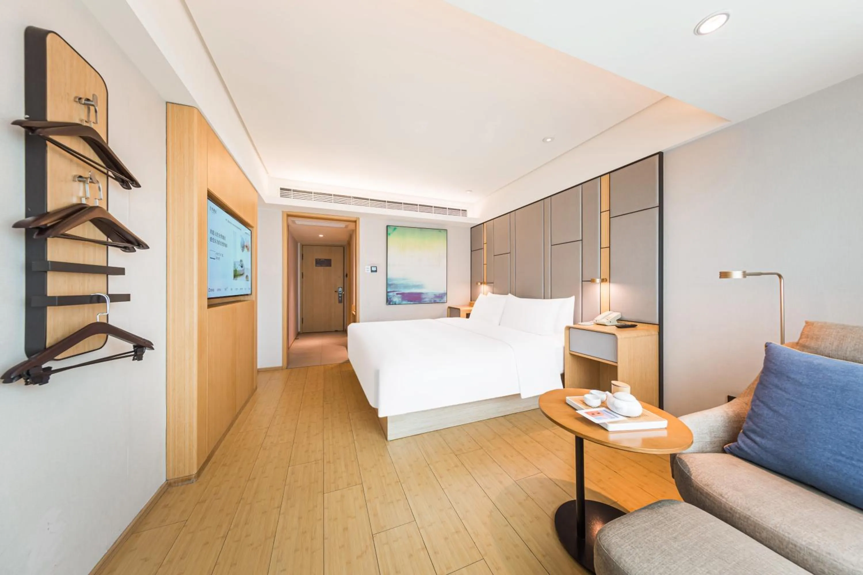 Photo of the whole room, Bed in JI Hotel Beijing Nanluoguxiang Andingmen Subway Station