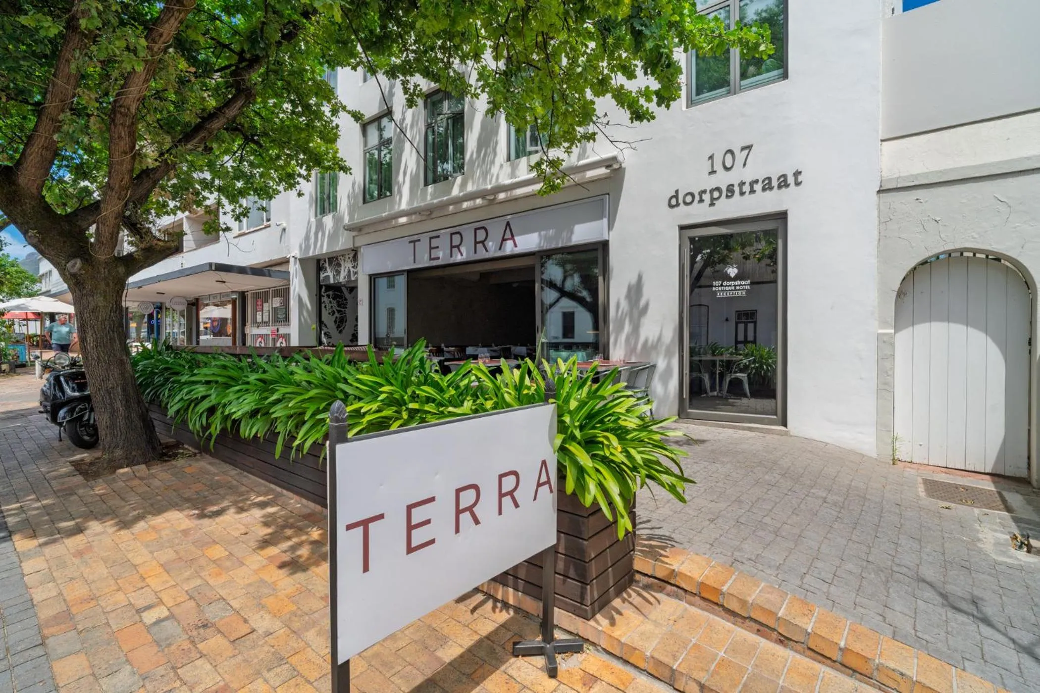 Restaurant/places to eat in 107 Dorpstraat Boutique Hotel