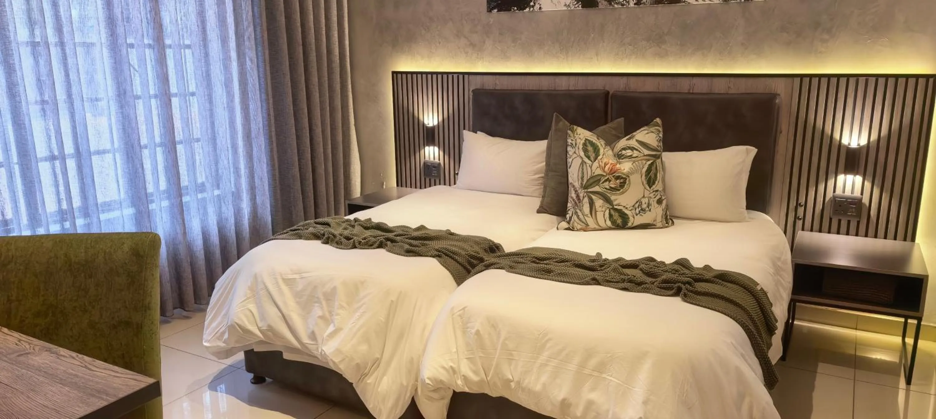 Bedroom, Bed in The Cycad Lodge & Chalets