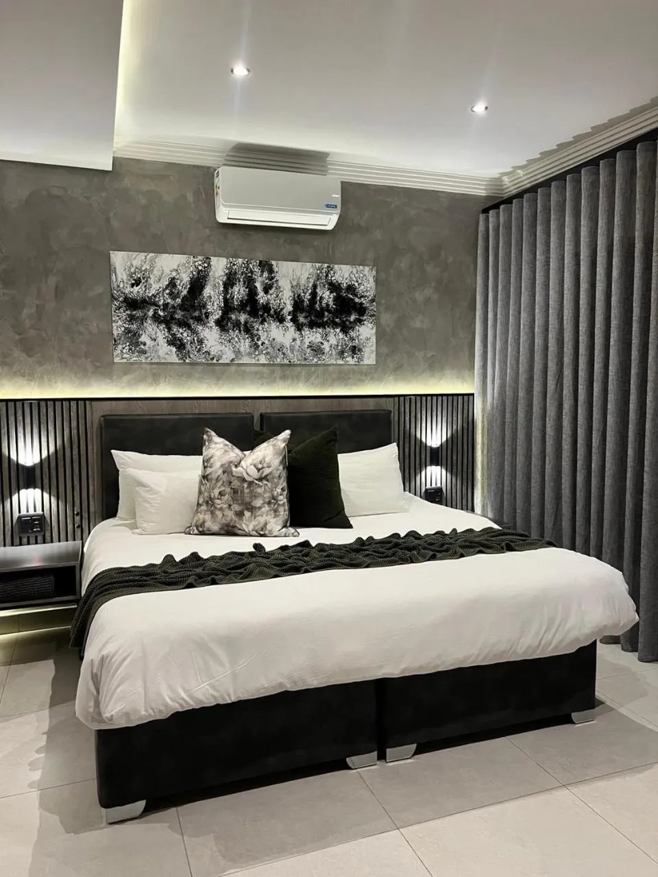 Bed in The Cycad Lodge & Chalets