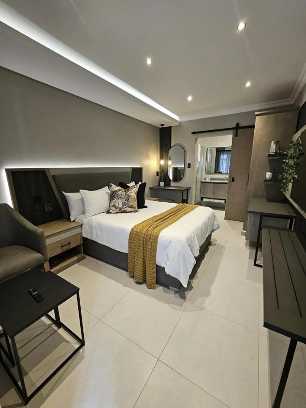 Bed in The Cycad Lodge & Chalets